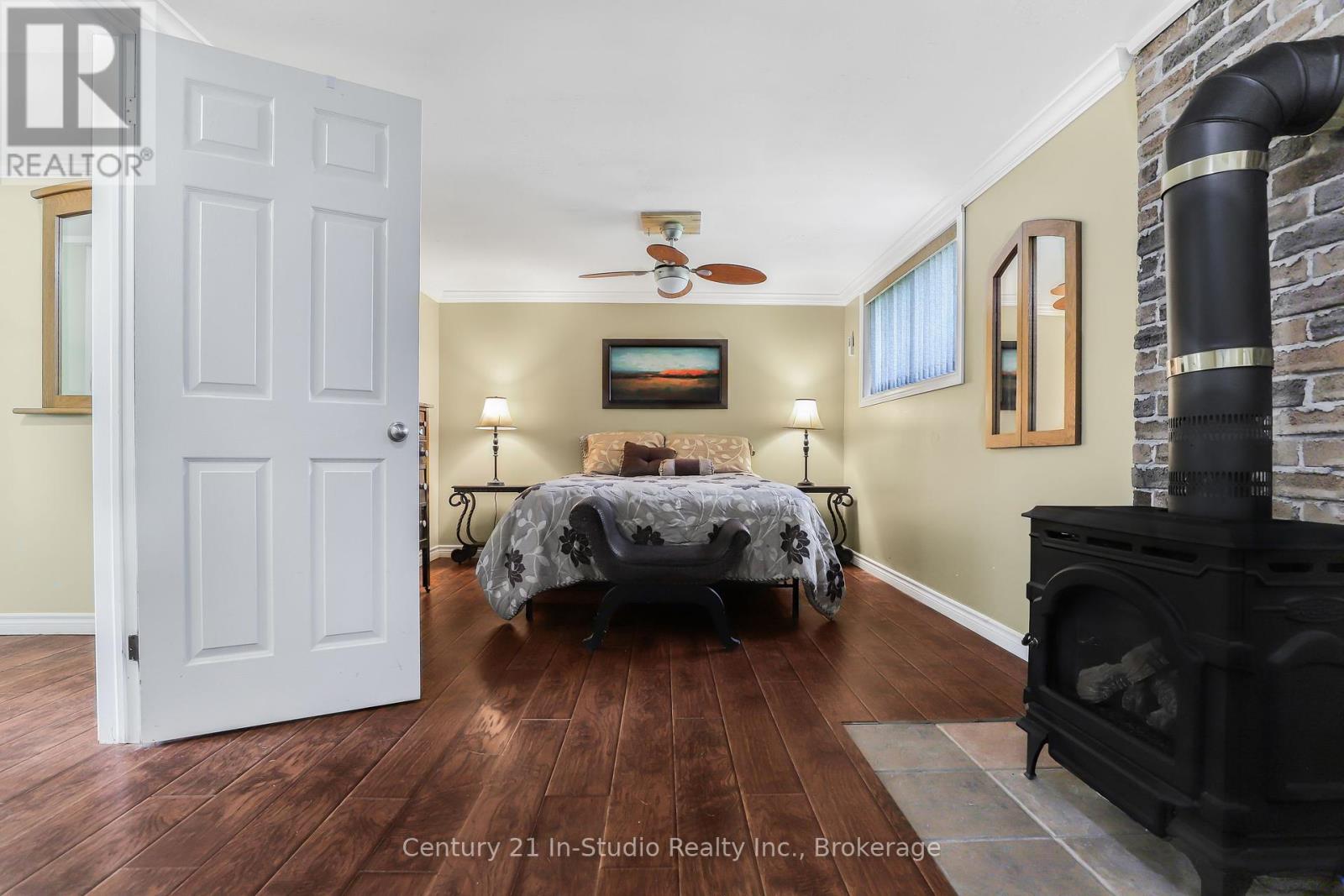 72234 Lakeshore Drive, Bluewater, Ontario  N0M 1N0 - Photo 11 - X12085861