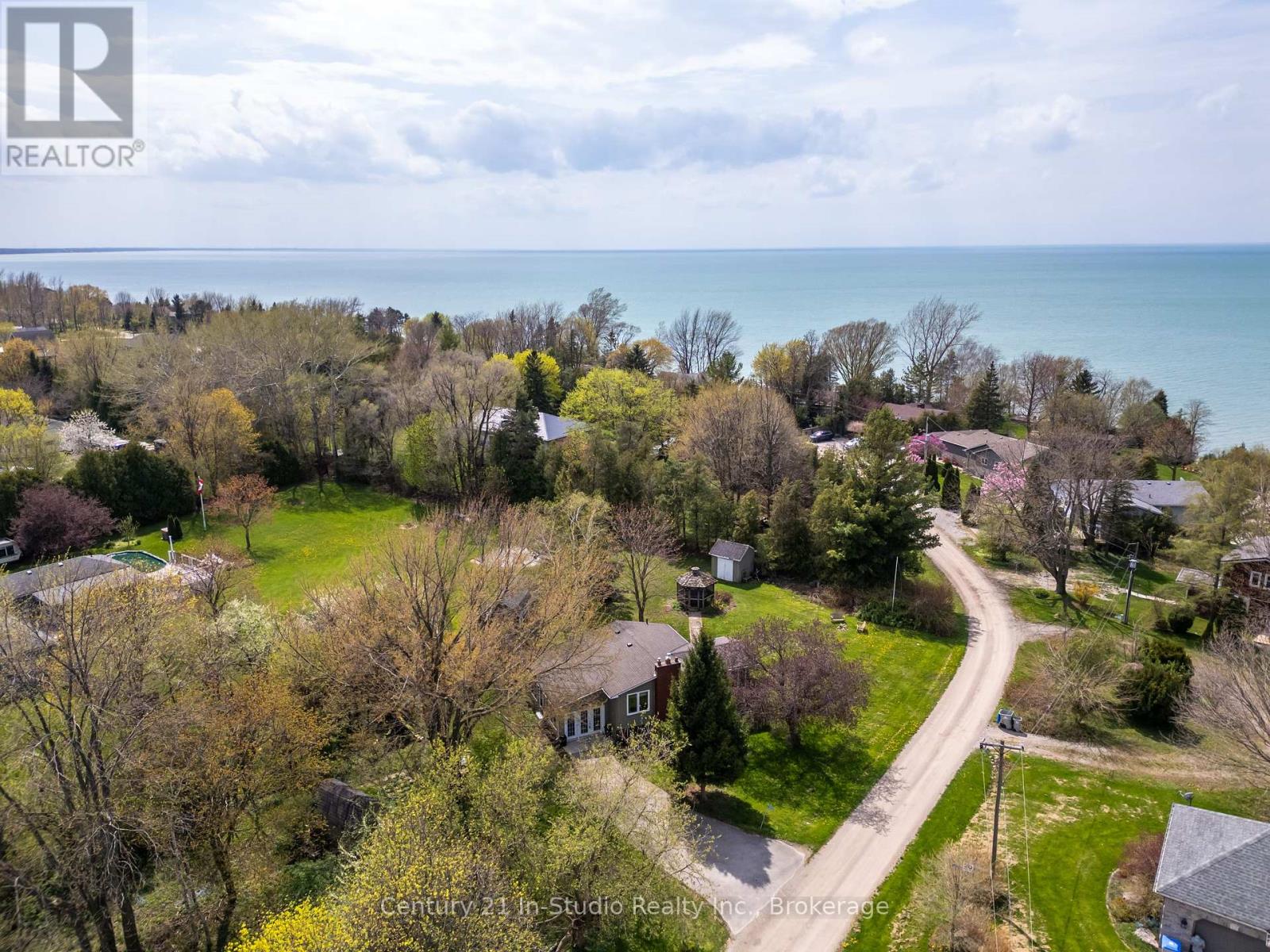 72234 Lakeshore Drive, Bluewater, Ontario  N0M 1N0 - Photo 2 - X12085861