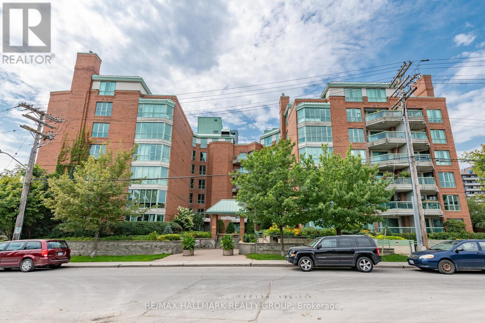 110 - 540 CAMBRIDGE STREET S