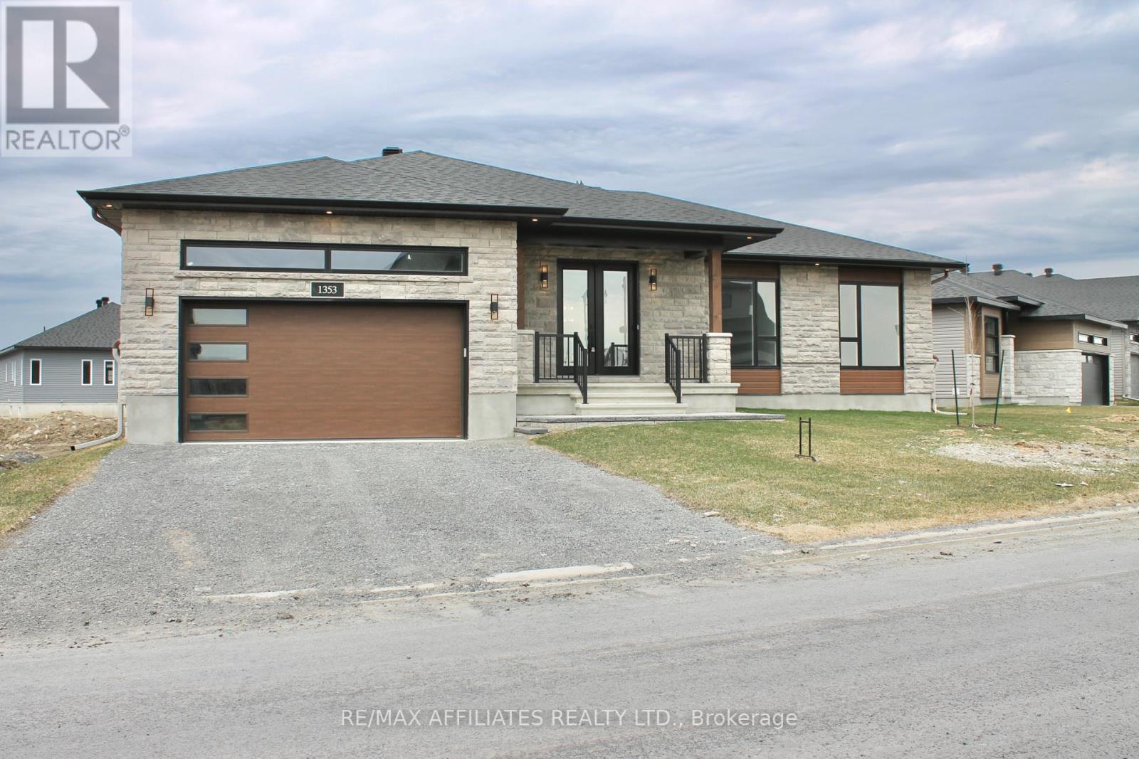 Property at 1353 DIAMOND STREET image 2