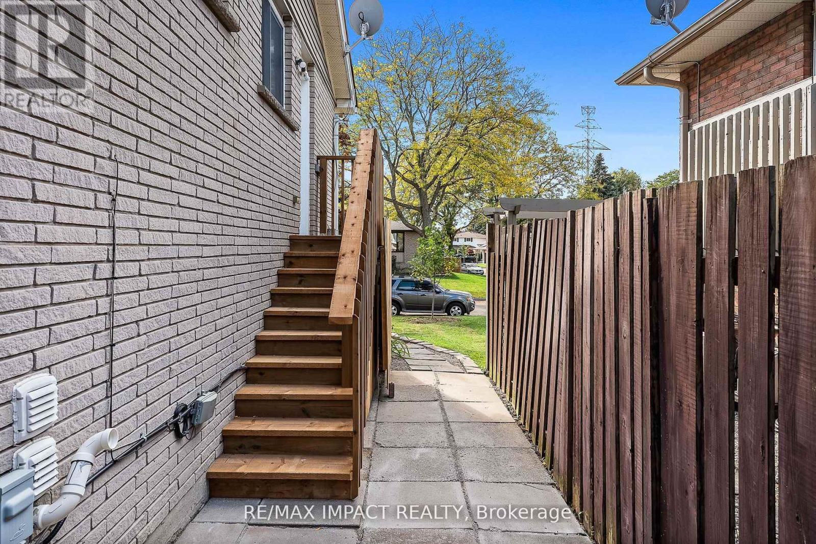 Property at 261 KENSINGTON CRESCENT image 5