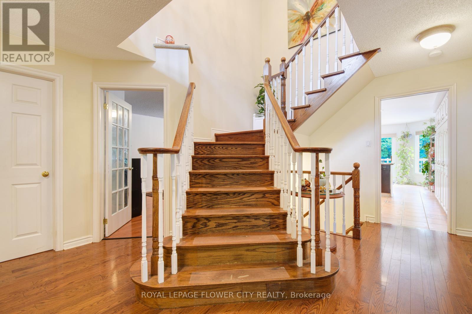 6052 St. Ives Way, Mississauga, Ontario  L5N 4M1 - Photo 10 - W12085620