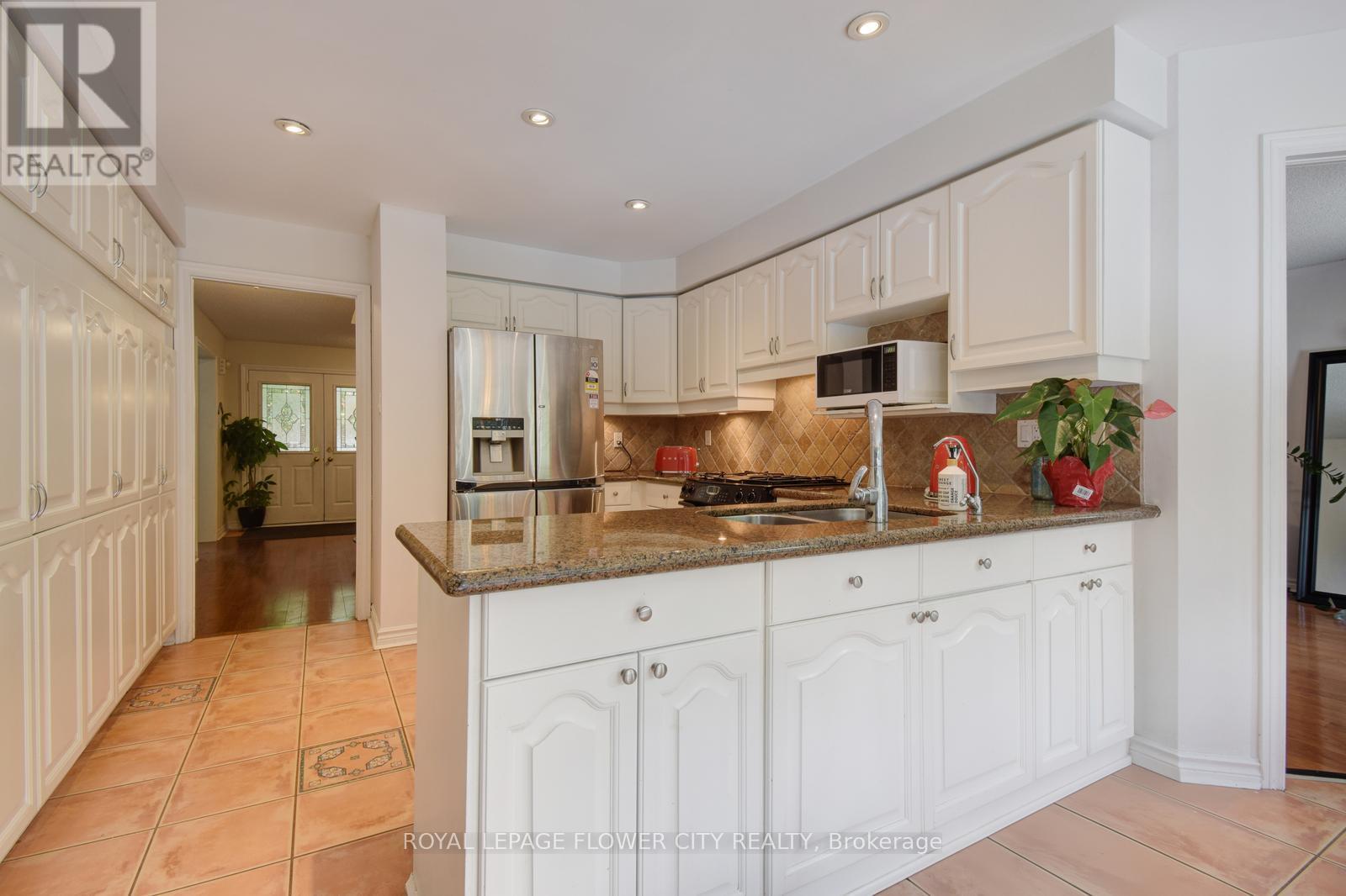 6052 St. Ives Way, Mississauga, Ontario  L5N 4M1 - Photo 18 - W12085620