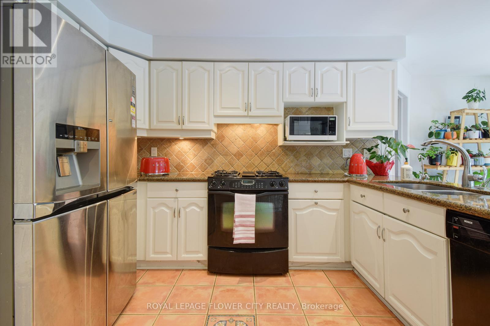 6052 St. Ives Way, Mississauga, Ontario  L5N 4M1 - Photo 19 - W12085620
