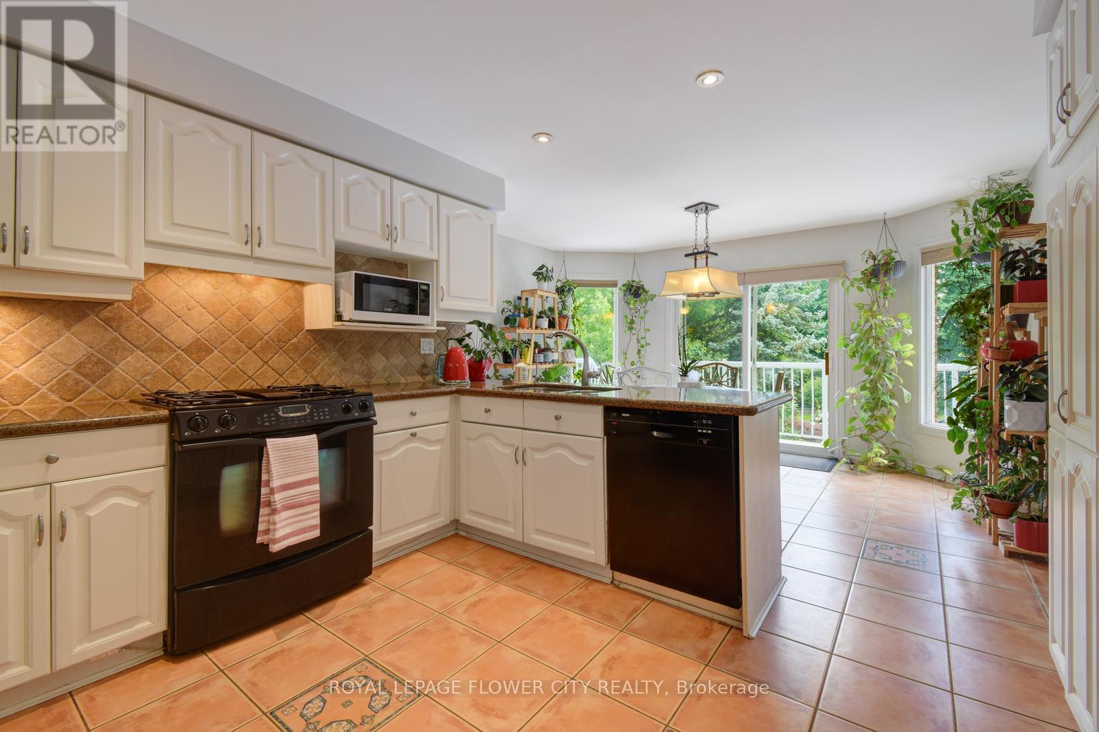 6052 St. Ives Way, Mississauga, Ontario  L5N 4M1 - Photo 20 - W12085620