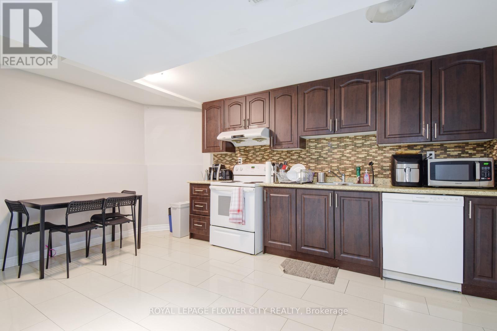 6052 St. Ives Way, Mississauga, Ontario  L5N 4M1 - Photo 45 - W12085620