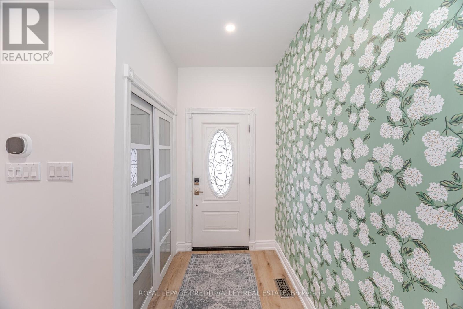 Property at 165 ISLINGTON AVENUE image 5