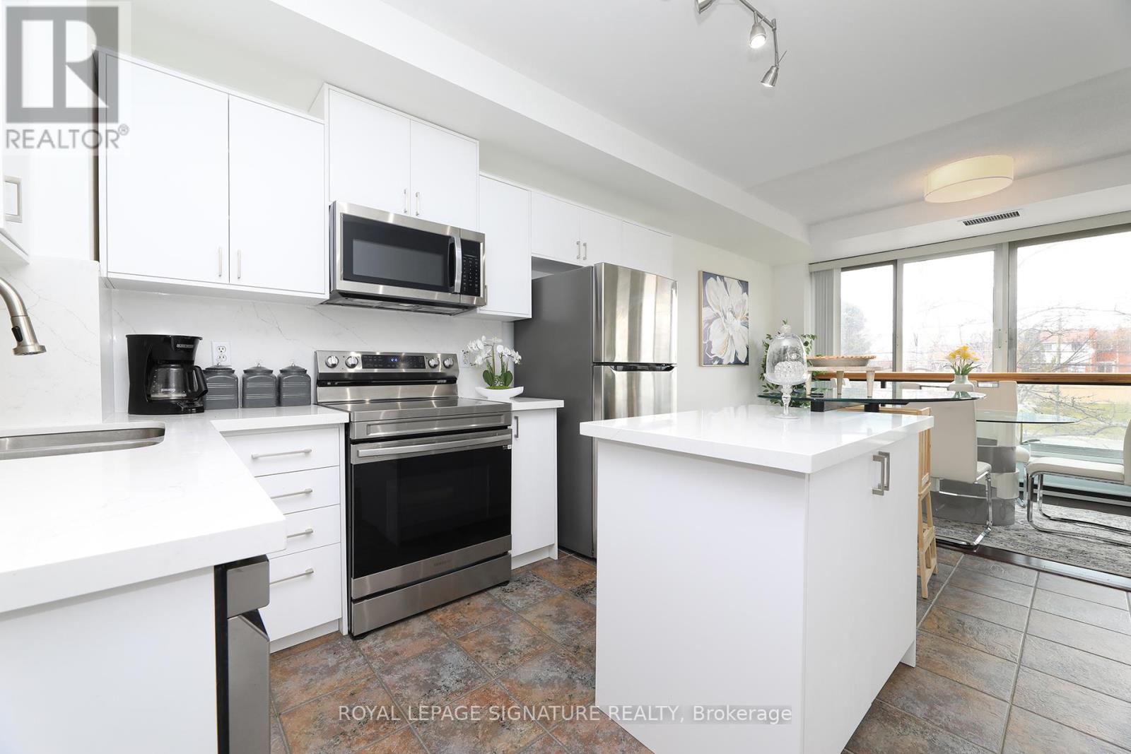 Property at 201 - 200 BURNHAMTHORPE ROAD E image 5