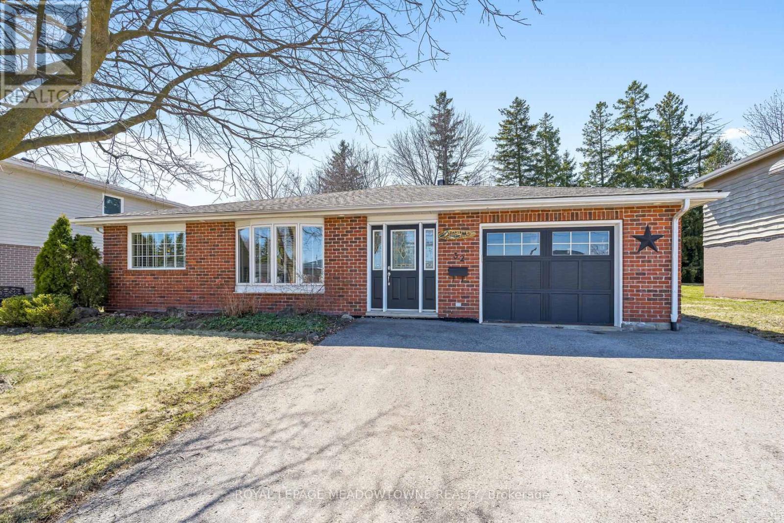 Property at 32 JOYCELYN CRESCENT image 1