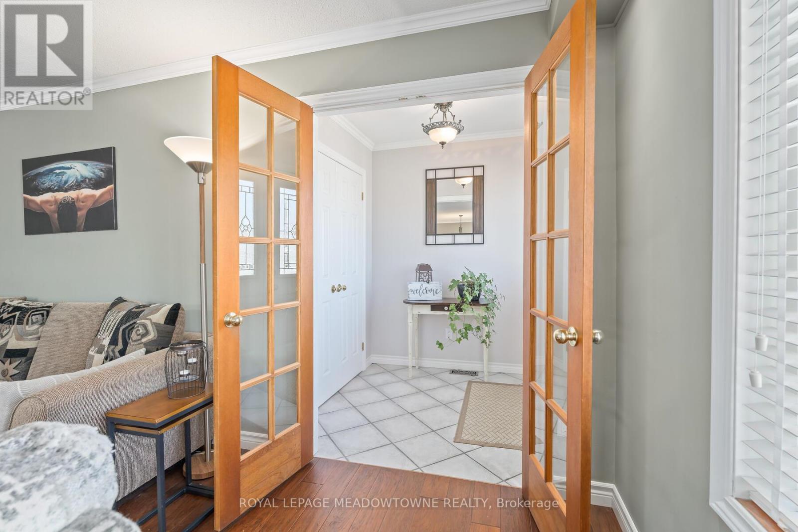 Property at 32 JOYCELYN CRESCENT image 3