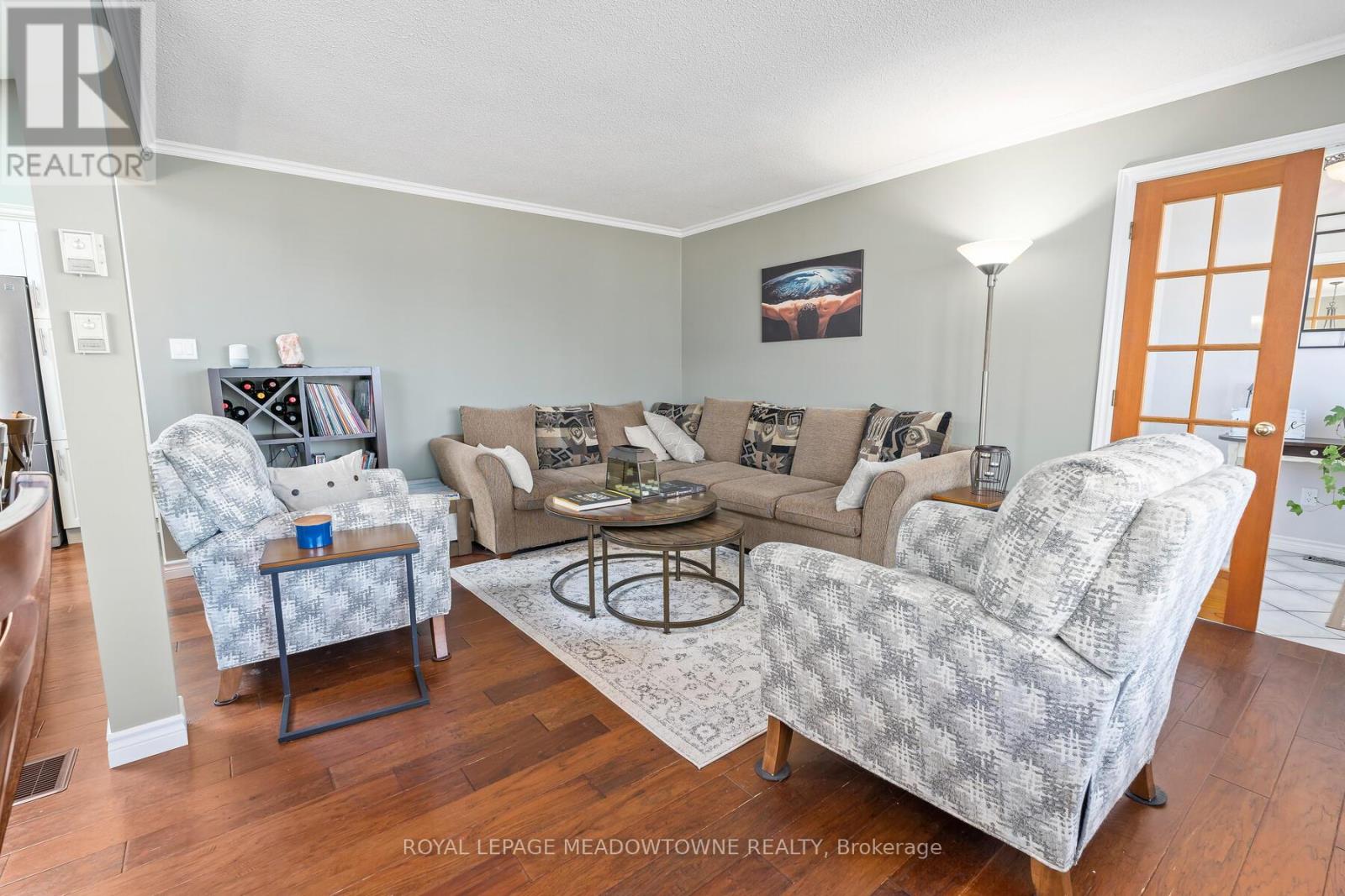 Property at 32 JOYCELYN CRESCENT image 5