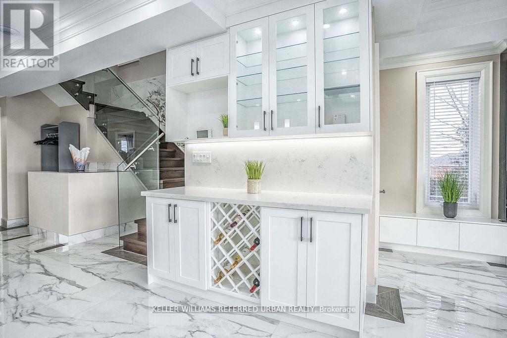 83 Floral Parkway, Toronto, Ontario  M6L 2C3 - Photo 12 - W12085864