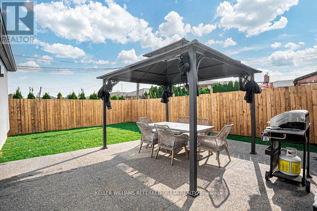 83 Floral Parkway, Toronto, Ontario  M6L 2C3 - Photo 37 - W12085864