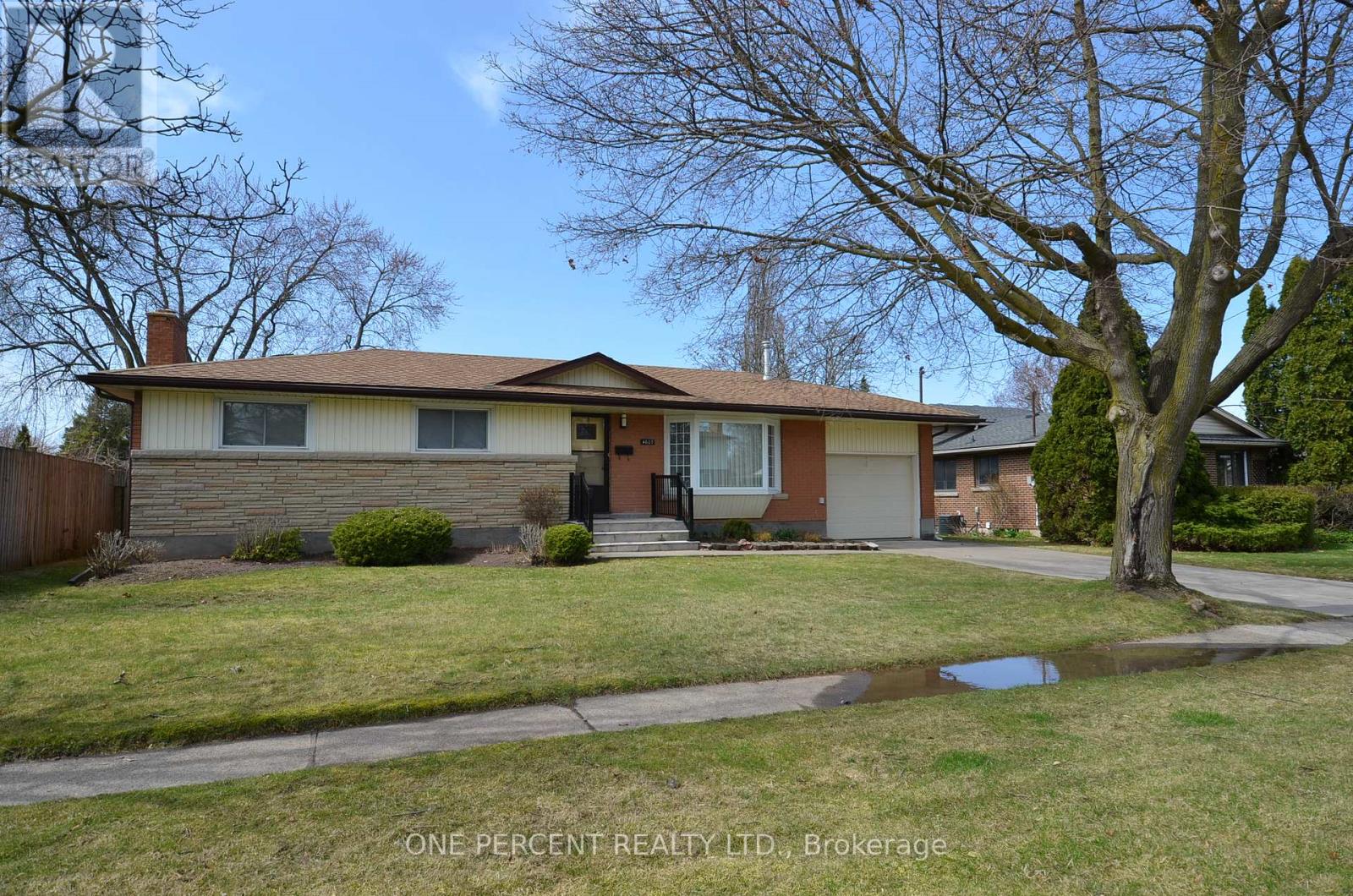 Property at 4607 QUEENSWAY GARDENS image 1