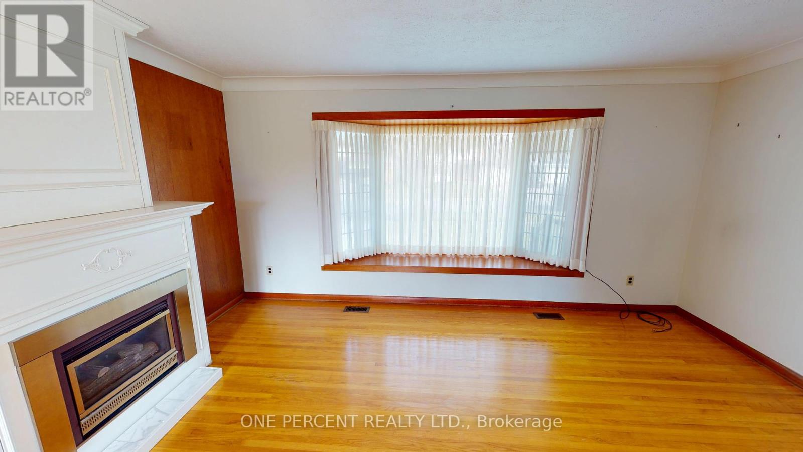 Property at 4607 QUEENSWAY GARDENS image 2