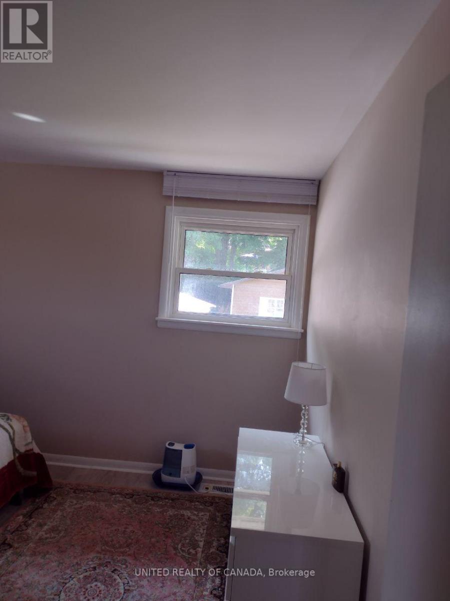 Property at 940 OXFORD STREET W image 4