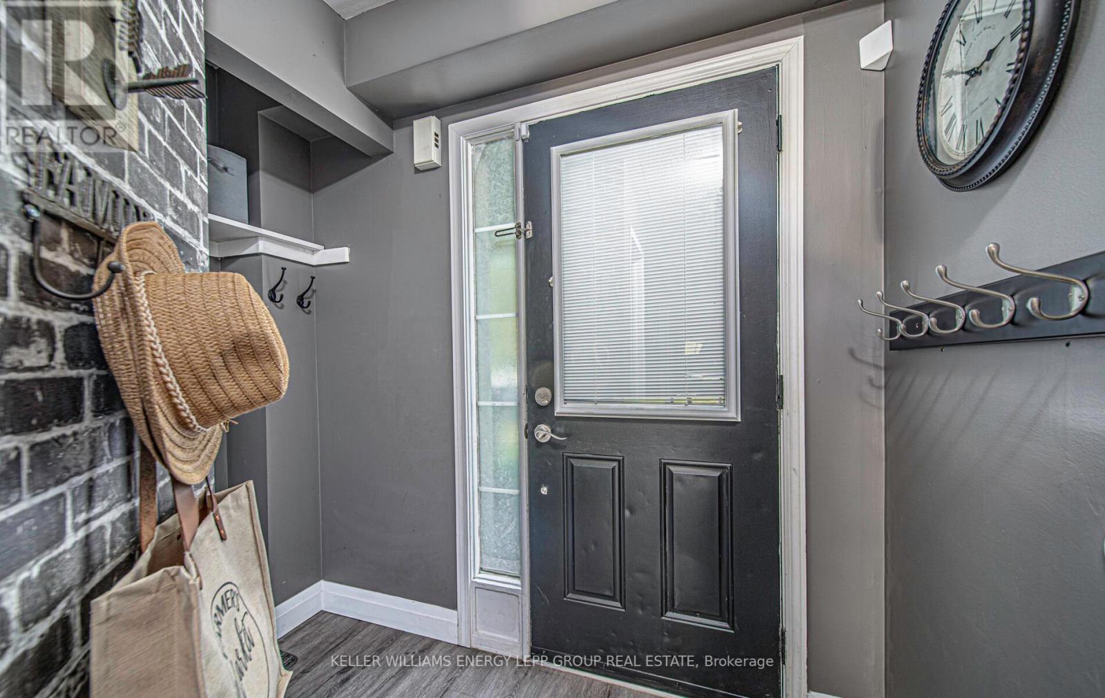 Property at 988 SOUTHPORT DRIVE image 4