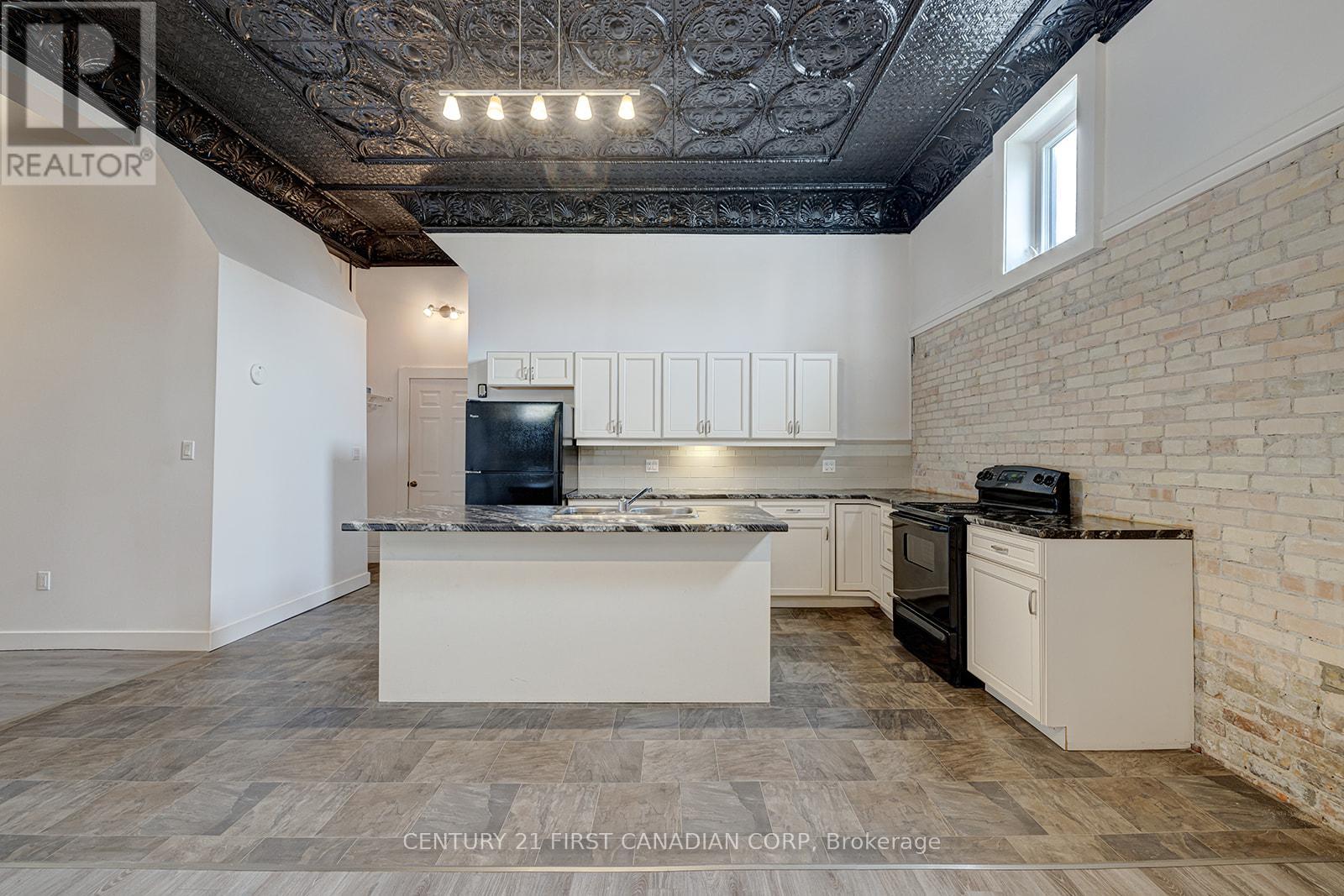 Photo 11 of 29 for 241 Ross Street