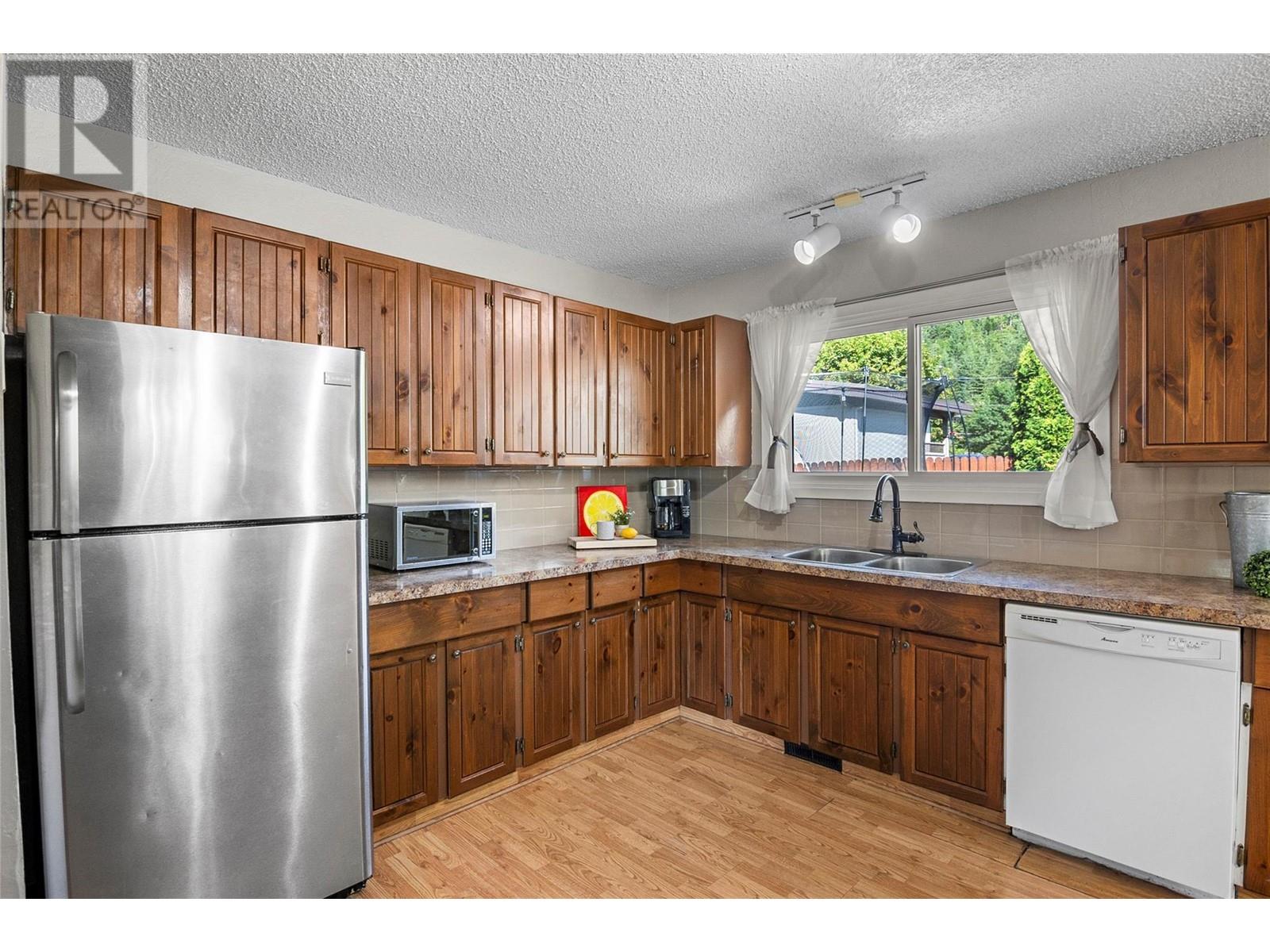 Property at 358 Pearkes Drive image 5