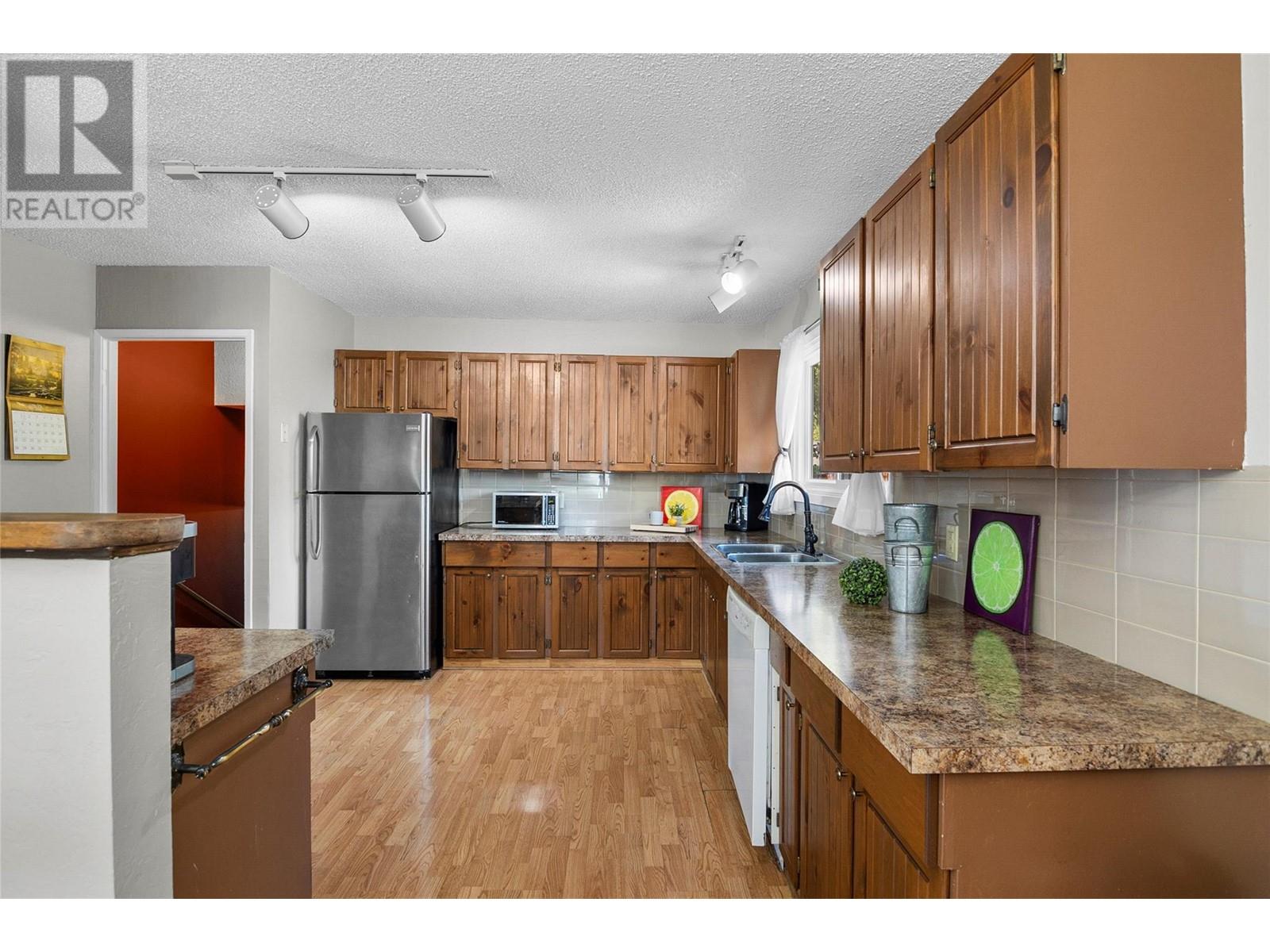 Property at 358 Pearkes Drive image 4