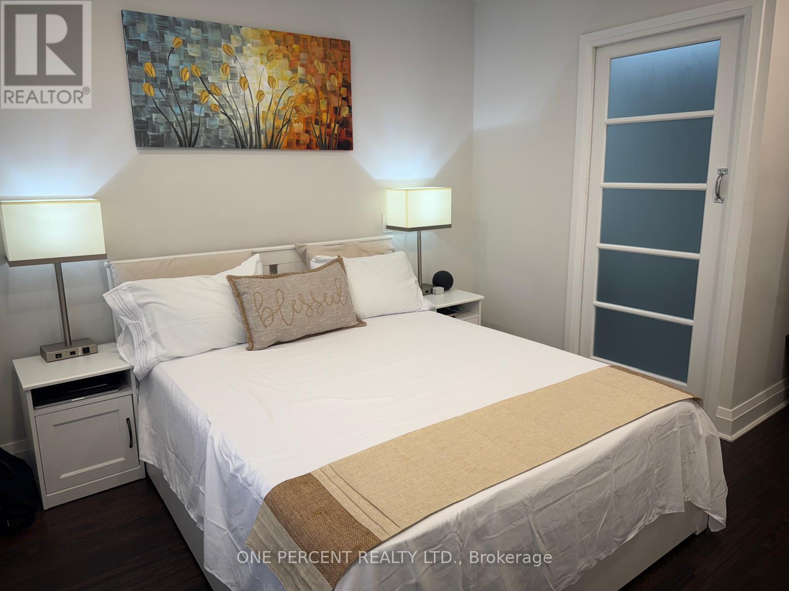 39 Decarie Circle, Toronto, Ontario  M9B 3J1 - Photo 11 - W12083273