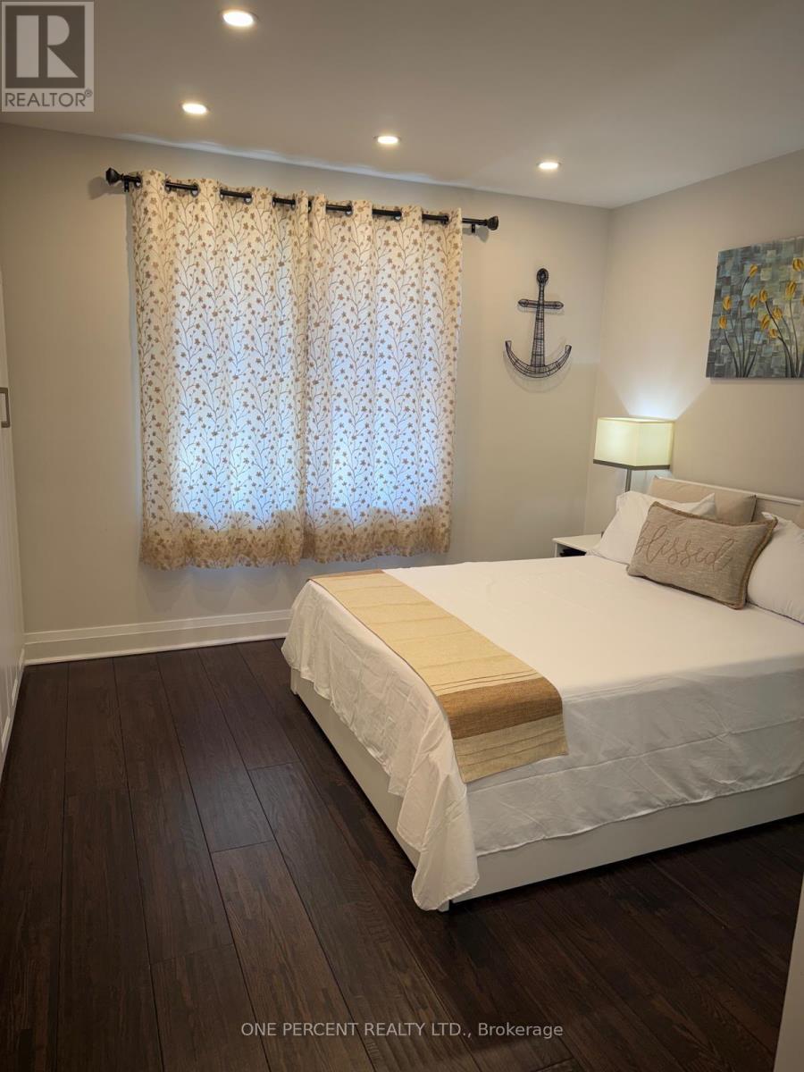 39 Decarie Circle, Toronto, Ontario  M9B 3J1 - Photo 12 - W12083273