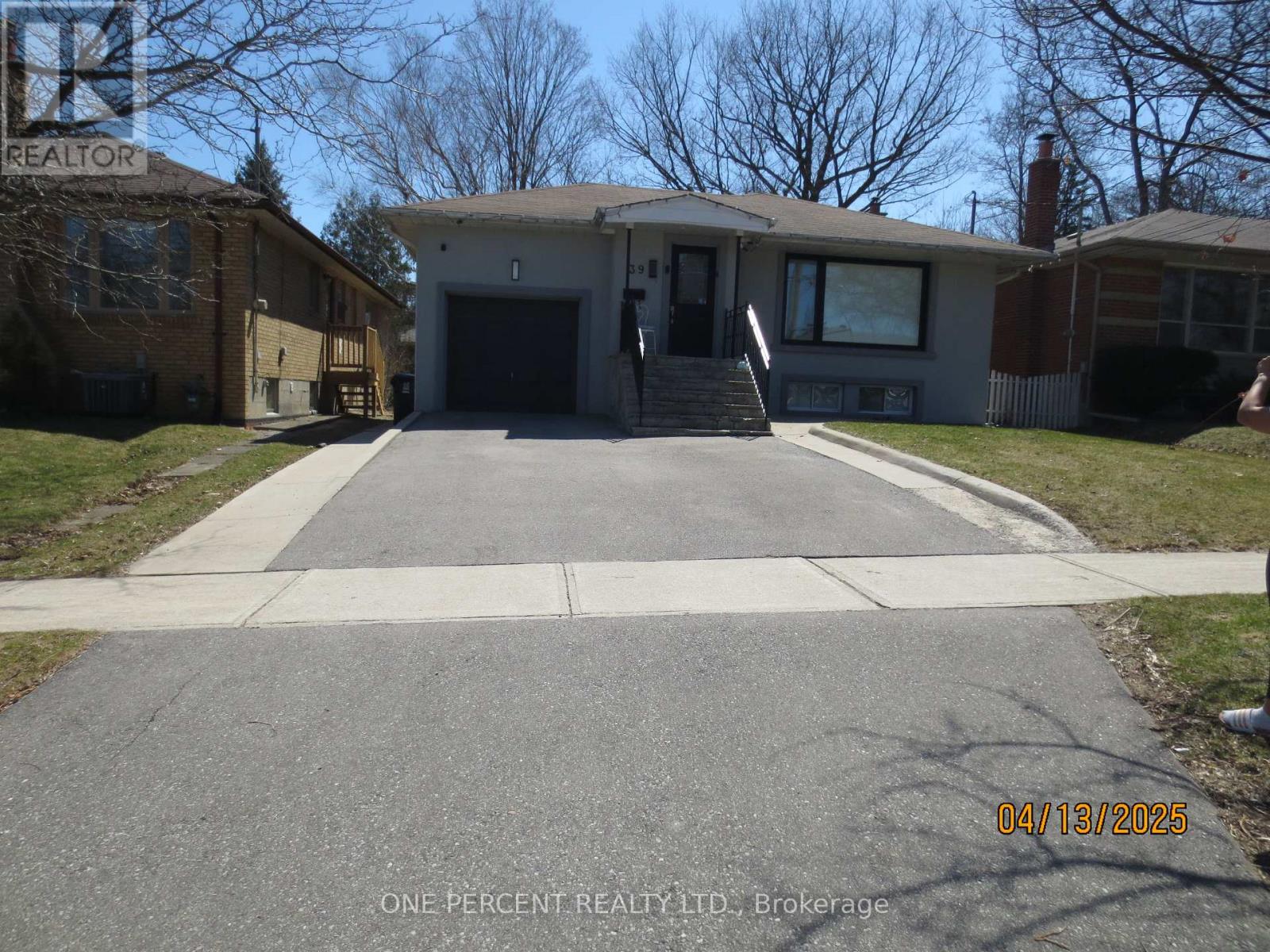 39 Decarie Circle, Toronto, Ontario  M9B 3J1 - Photo 2 - W12083273