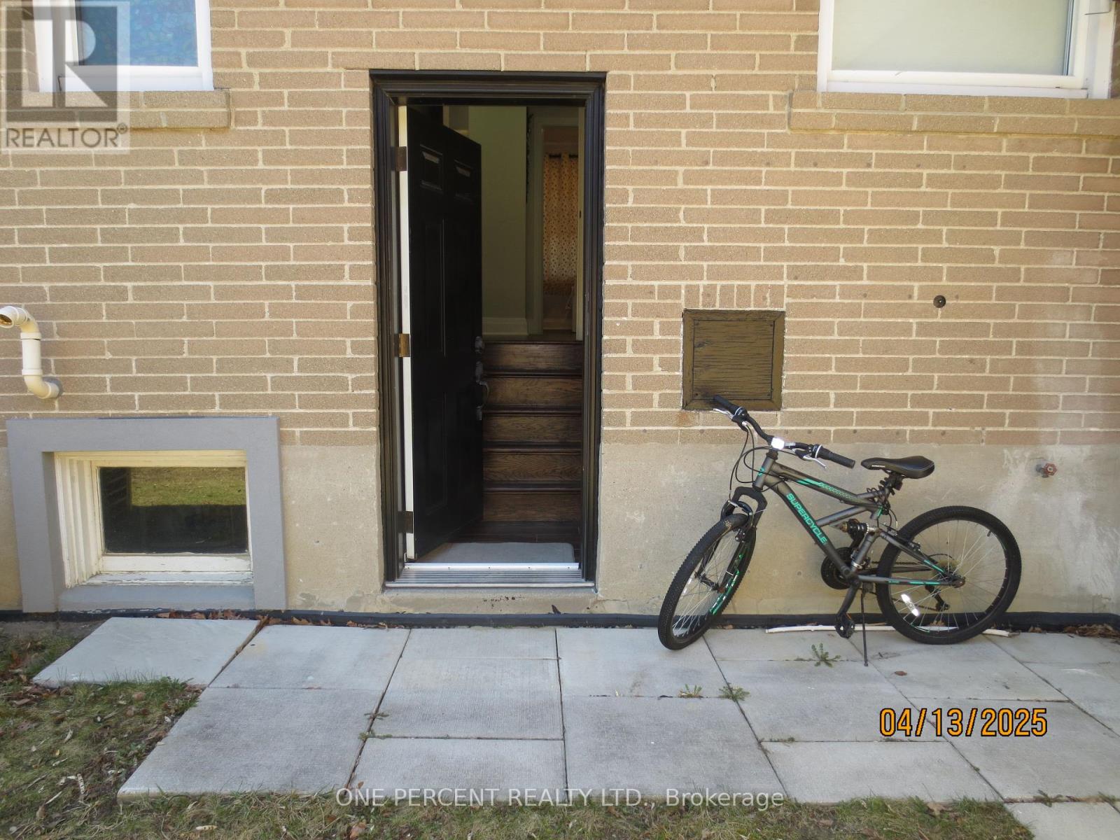 39 Decarie Circle, Toronto, Ontario  M9B 3J1 - Photo 28 - W12083273