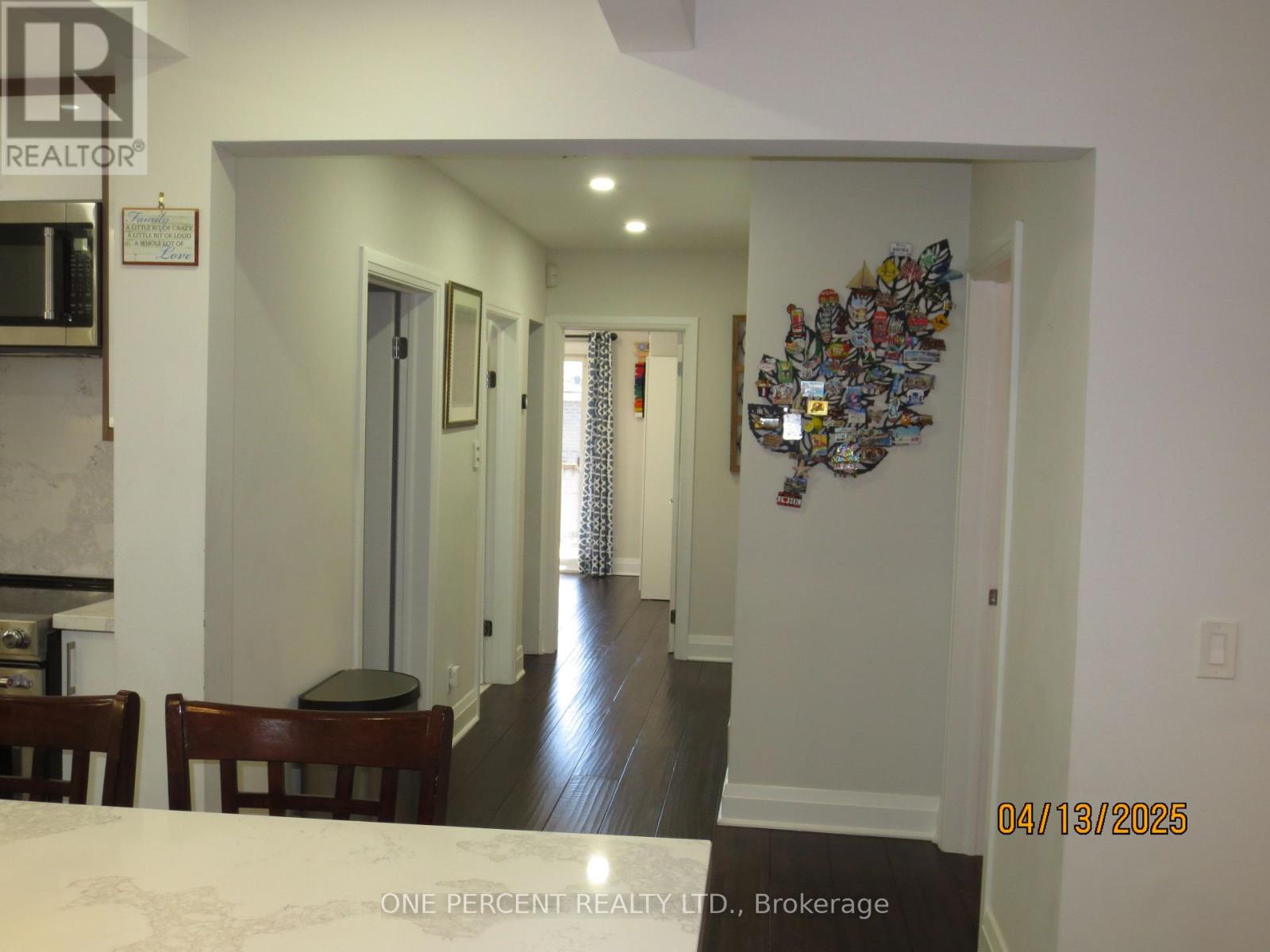 39 Decarie Circle, Toronto, Ontario  M9B 3J1 - Photo 4 - W12083273