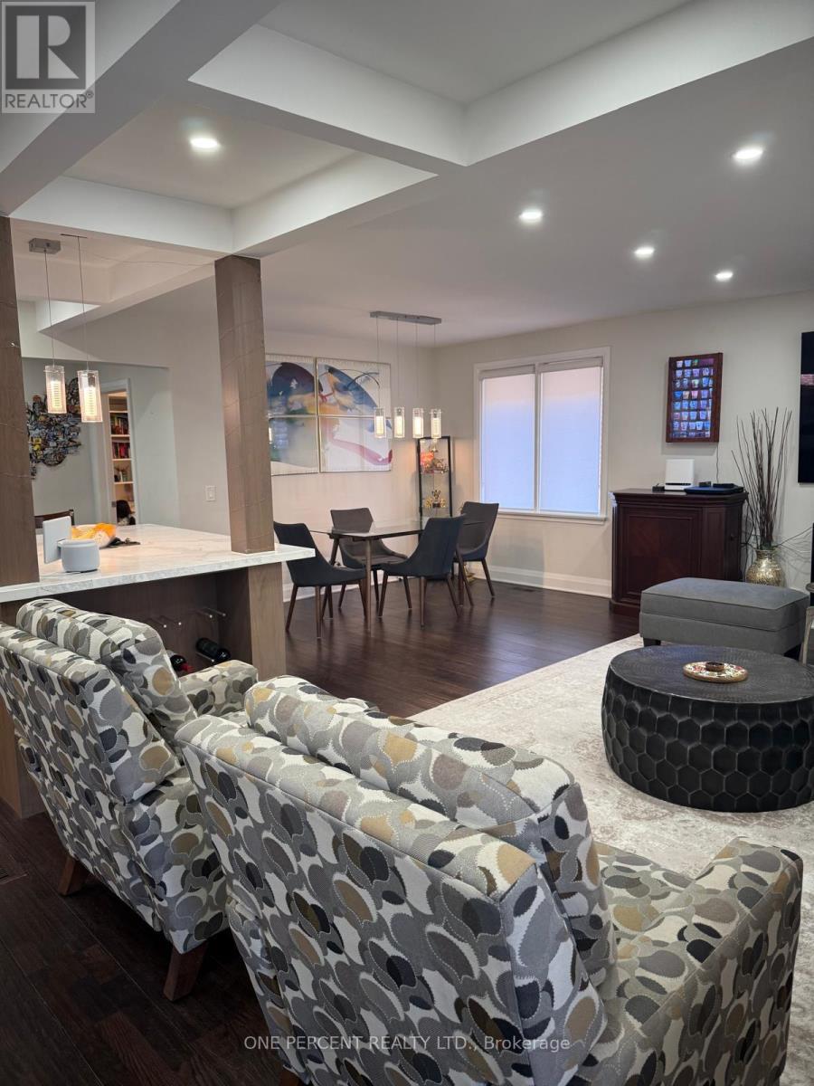 39 Decarie Circle, Toronto, Ontario  M9B 3J1 - Photo 6 - W12083273