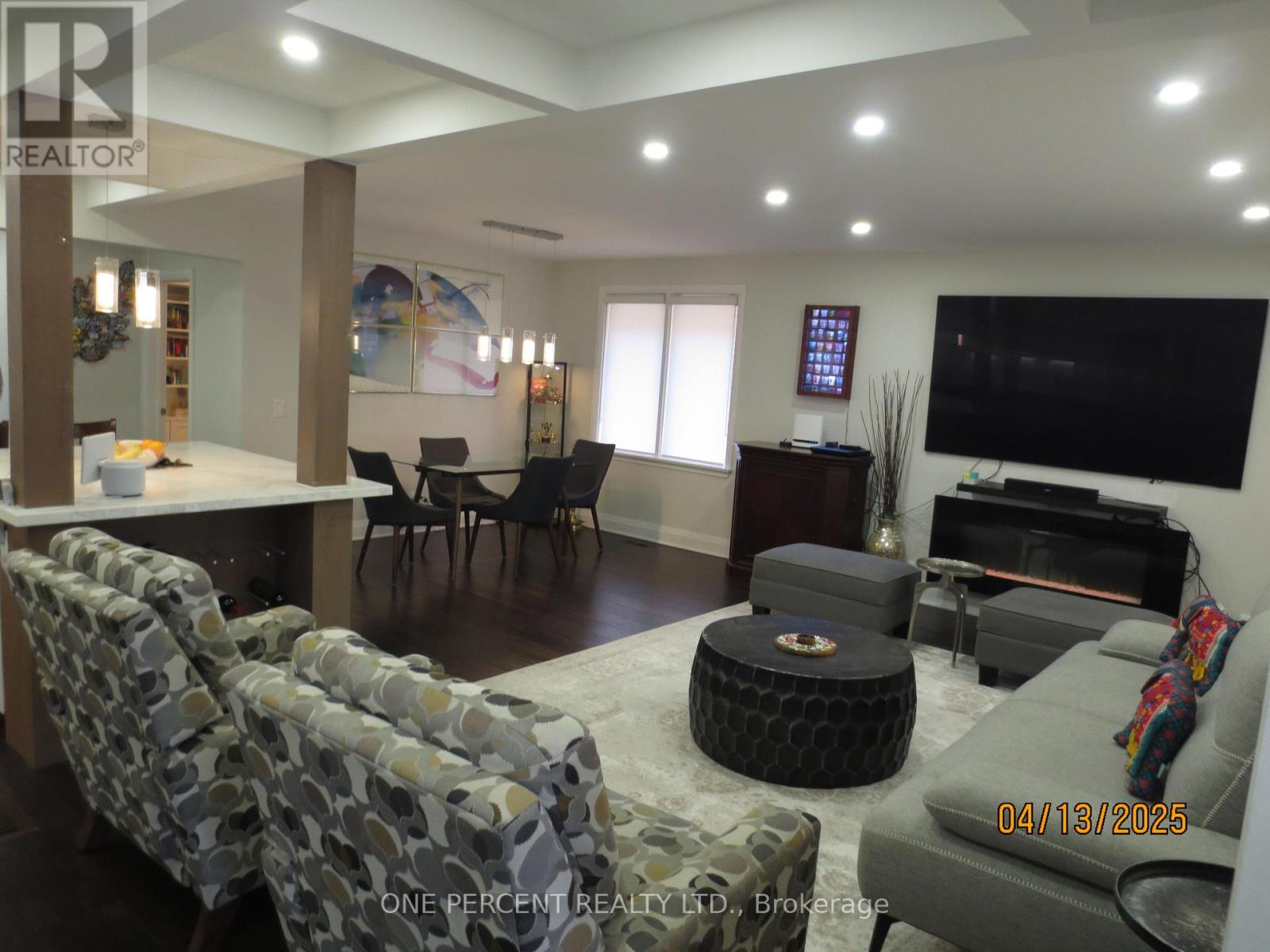 39 Decarie Circle, Toronto, Ontario  M9B 3J1 - Photo 8 - W12083273