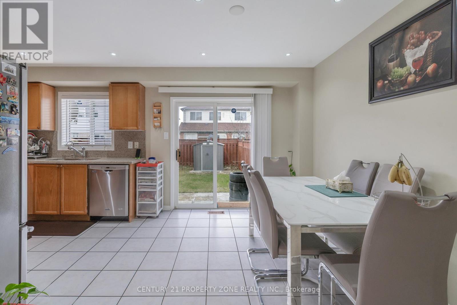 51 Bunchberry Way, Brampton, Ontario  L6R 2E8 - Photo 14 - W12085886