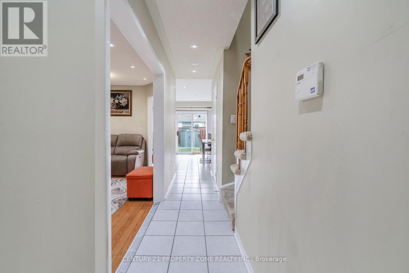 51 Bunchberry Way, Brampton, Ontario  L6R 2E8 - Photo 8 - W12085886