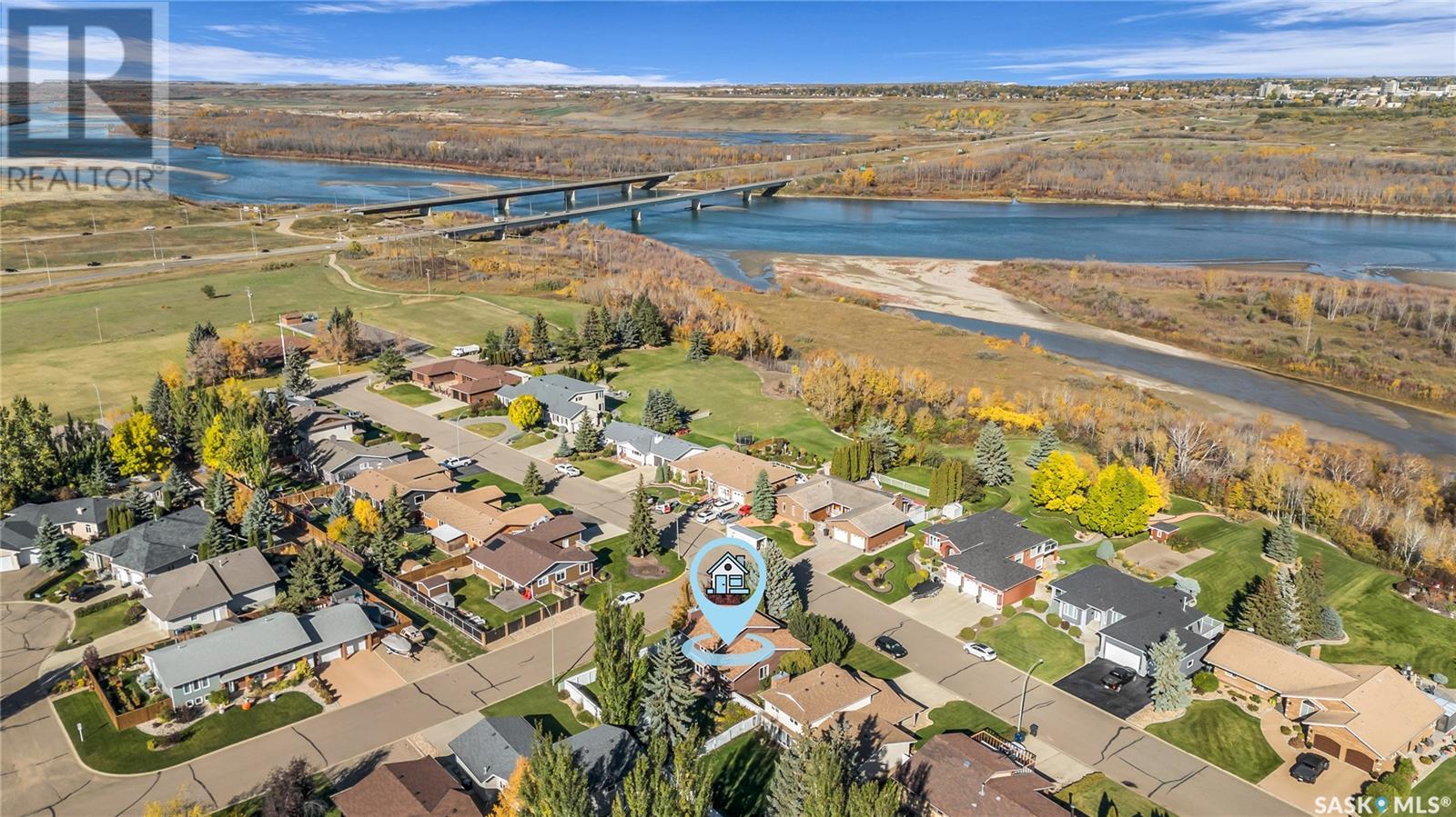 Property at 221 Riverbend CRESCENT image 4