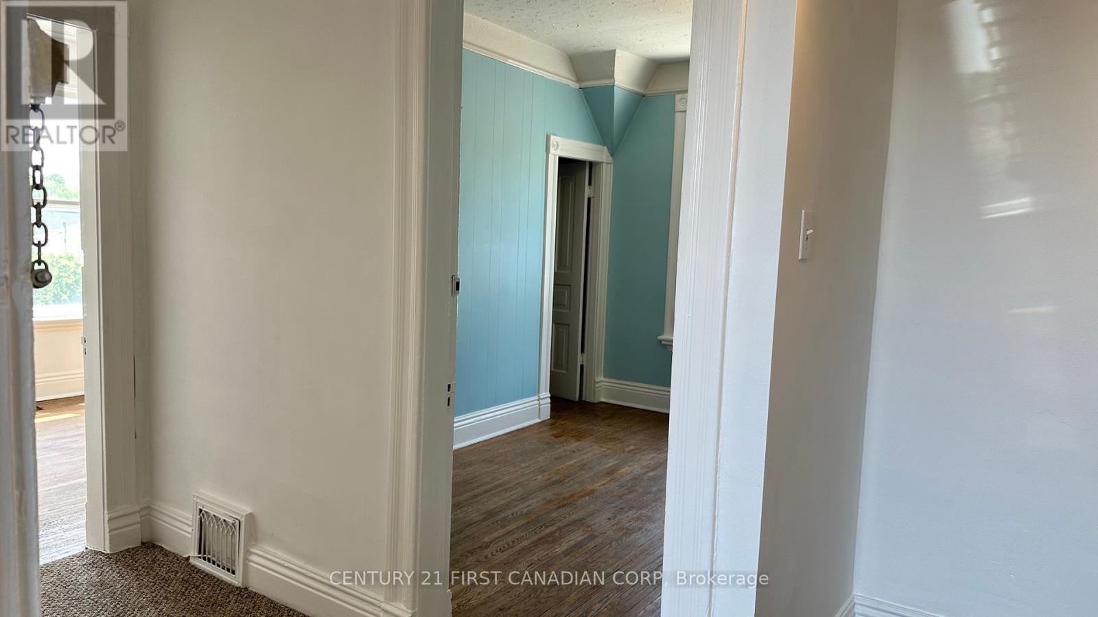 Upper - 116 Adelaide Street N, London East, Ontario  N6B 3G8 - Photo 8 - X12085967