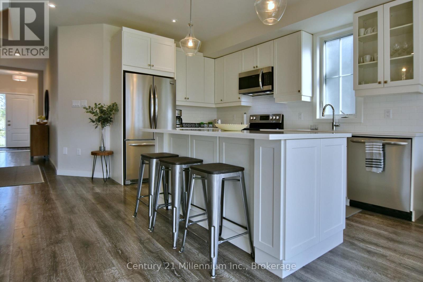 349 Yellow Birch Crescent, Blue Mountains, Ontario  L9Y 0R4 - Photo 11 - X12085999