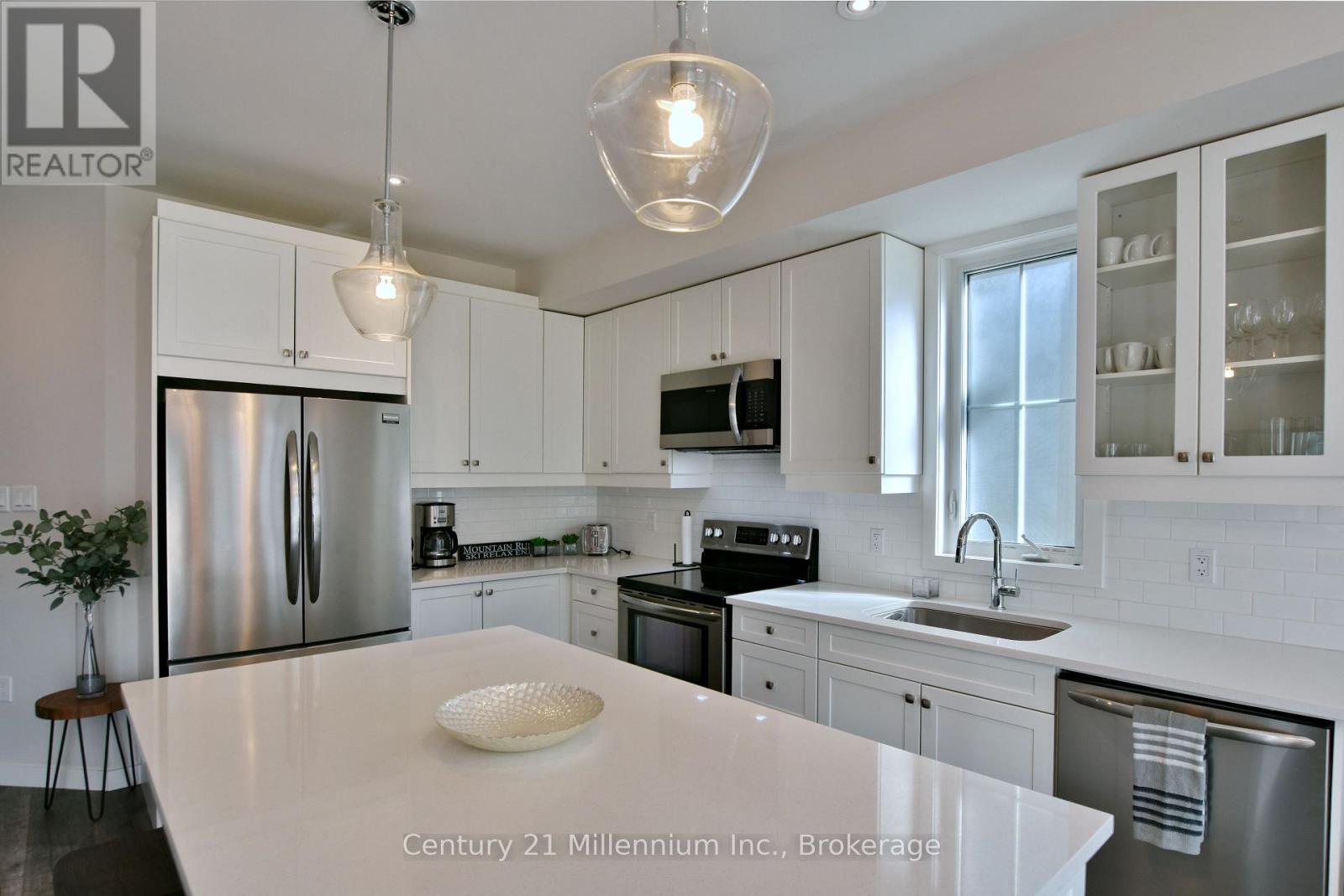 349 Yellow Birch Crescent, Blue Mountains, Ontario  L9Y 0R4 - Photo 12 - X12085999