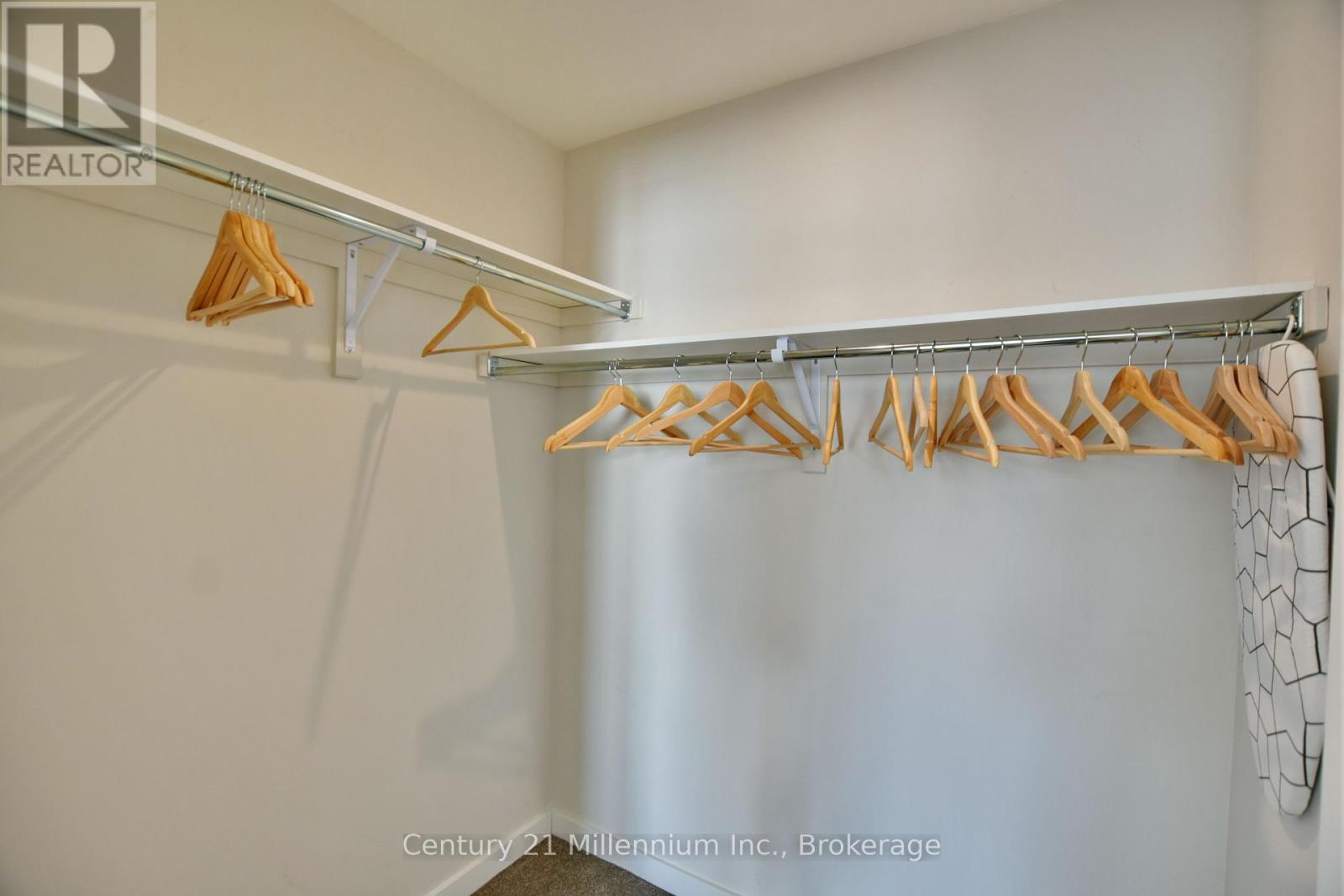 349 Yellow Birch Crescent, Blue Mountains, Ontario  L9Y 0R4 - Photo 28 - X12085999