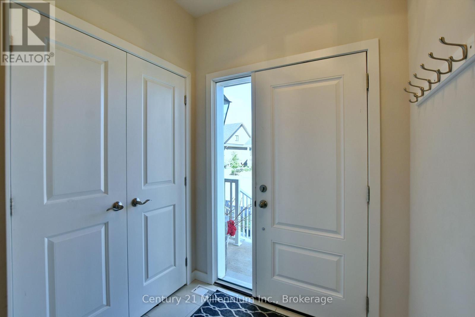 349 Yellow Birch Crescent, Blue Mountains, Ontario  L9Y 0R4 - Photo 4 - X12085999