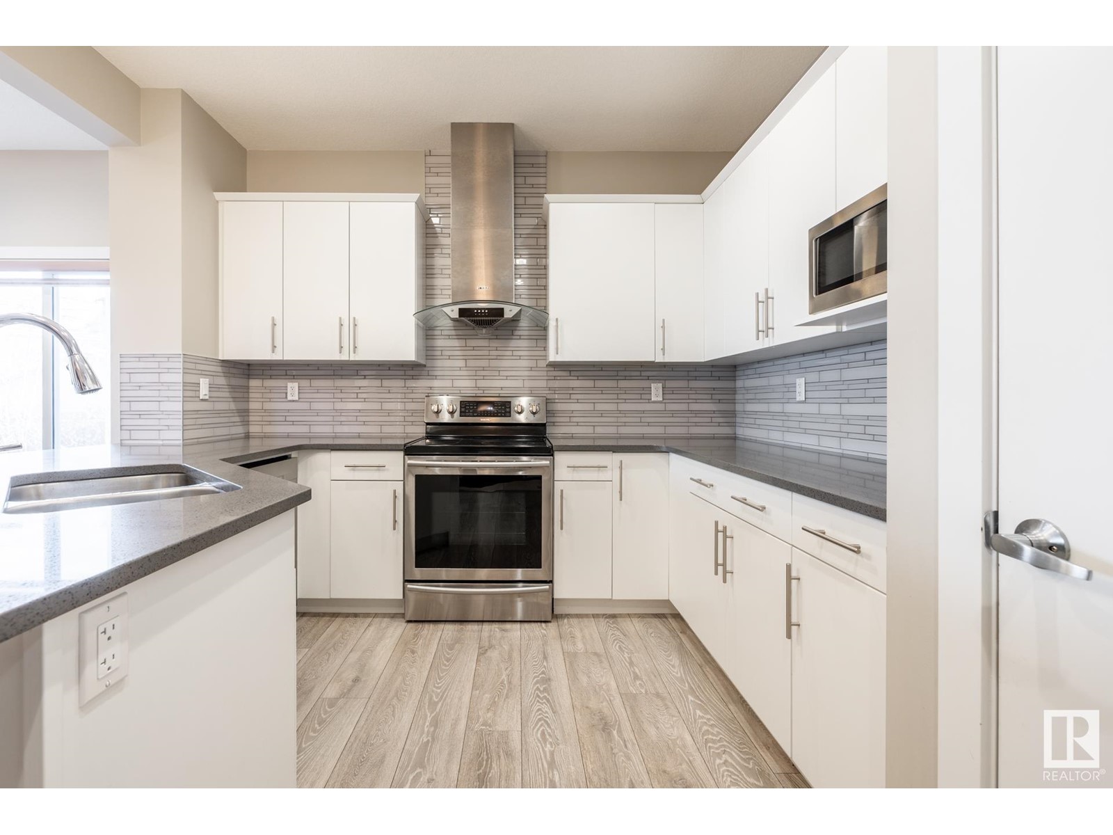 10922 University Av Nw, Edmonton, Alberta  T6G 1Y2 - Photo 7 - E4431069