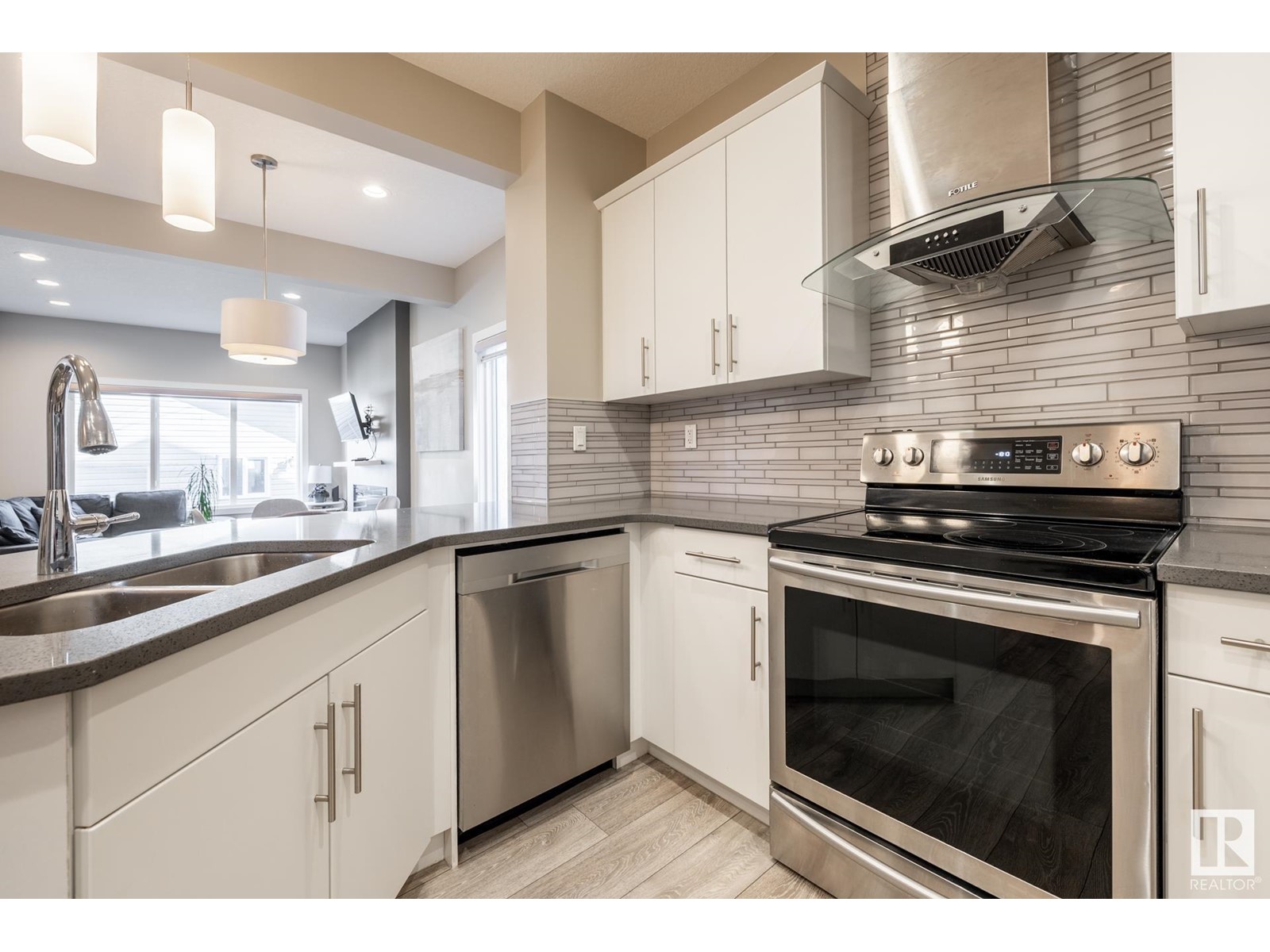 10922 University Av Nw, Edmonton, Alberta  T6G 1Y2 - Photo 8 - E4431069