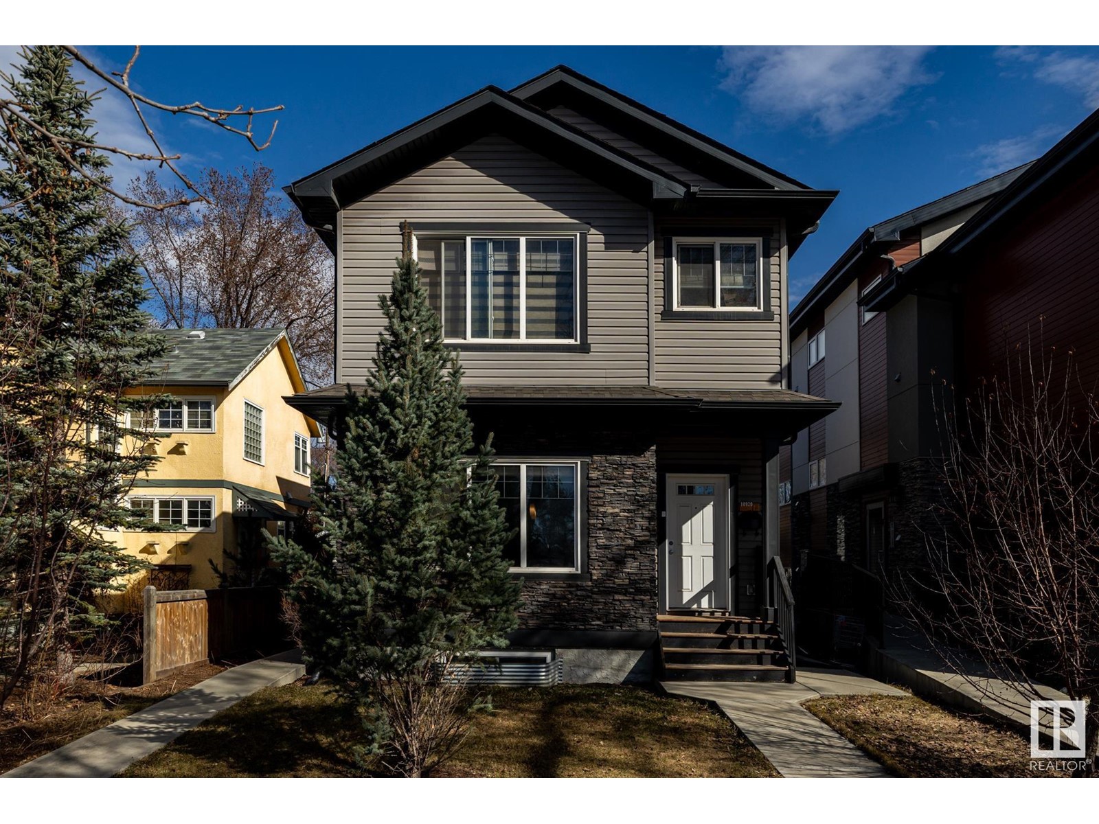 Property at 10922 UNIVERSITY AV NW image 2
