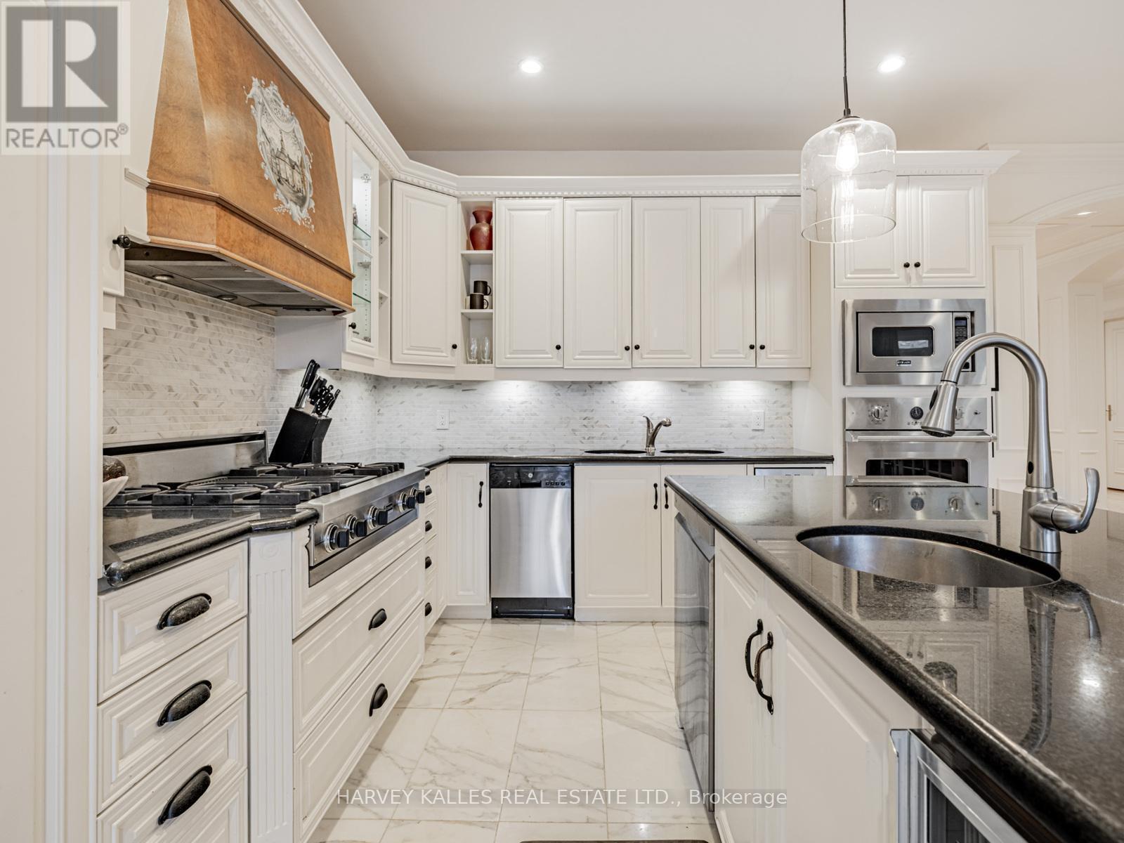 55 Viewmount Avenue, Toronto, Ontario  M6B 1T2 - Photo 16 - C12086012