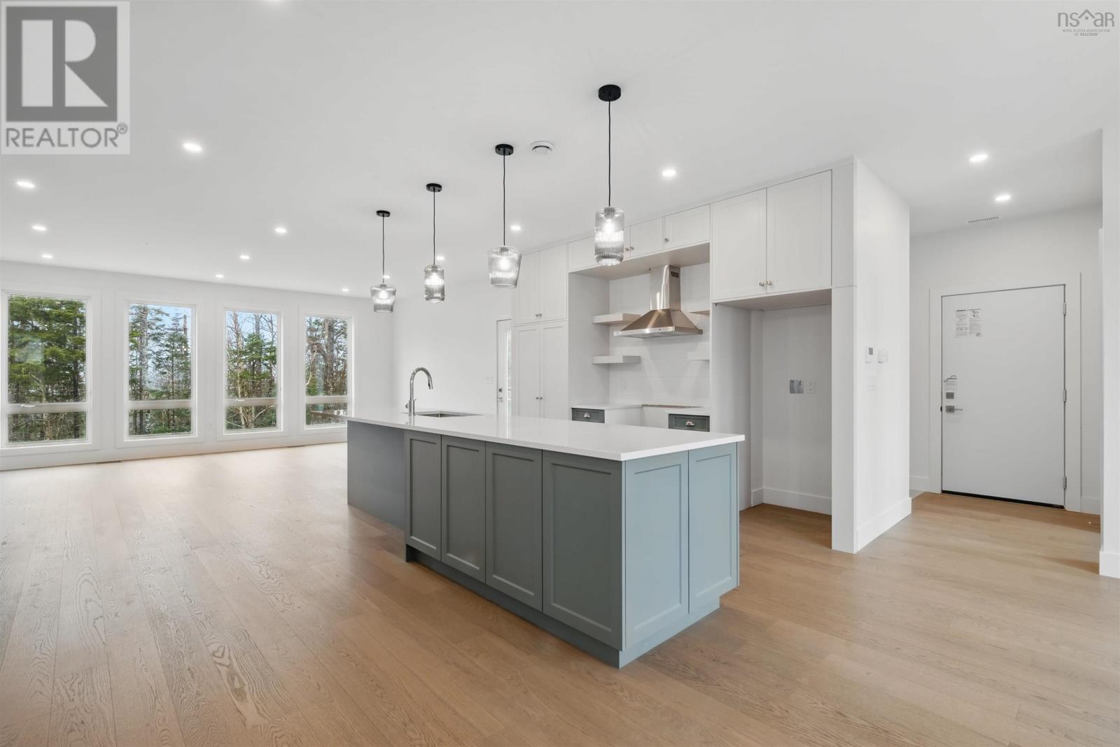 Property at 3 Merion Court image 2