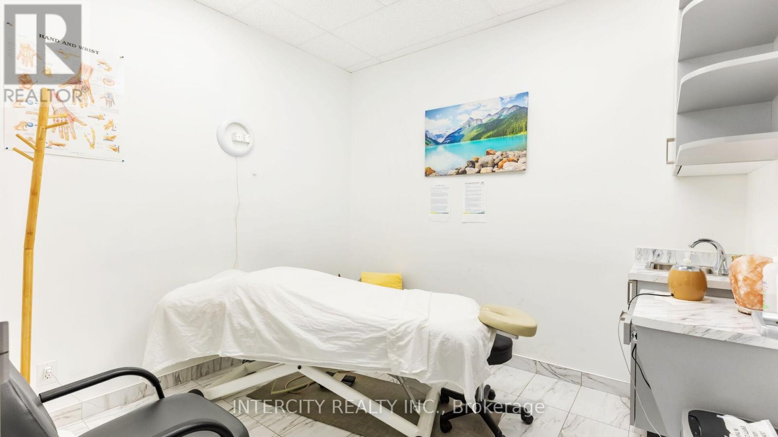 Unit C - 200 County Court Boulevard, Brampton, Ontario  L6W 4K7 - Photo 17 - W12086067