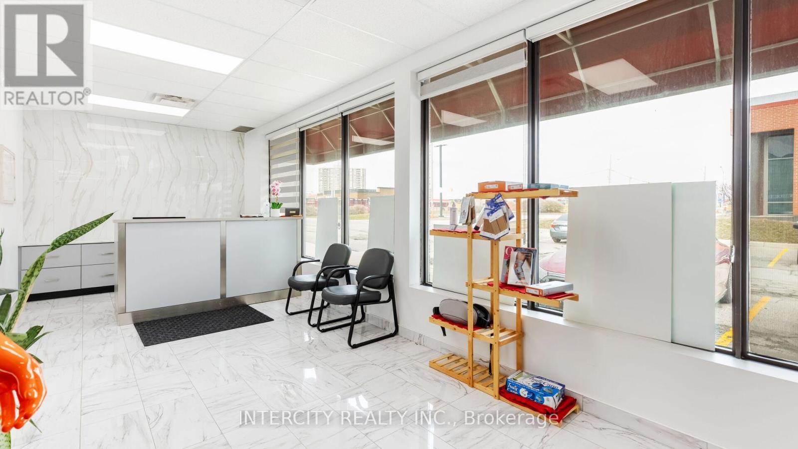 Unit C - 200 County Court Boulevard, Brampton, Ontario  L6W 4K7 - Photo 7 - W12086067