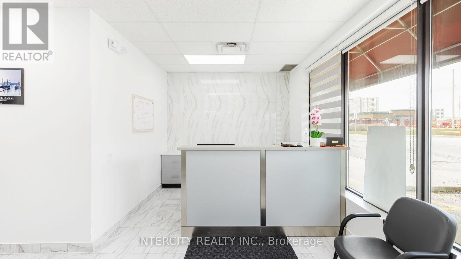 Unit C - 200 County Court Boulevard, Brampton, Ontario  L6W 4K7 - Photo 9 - W12086067