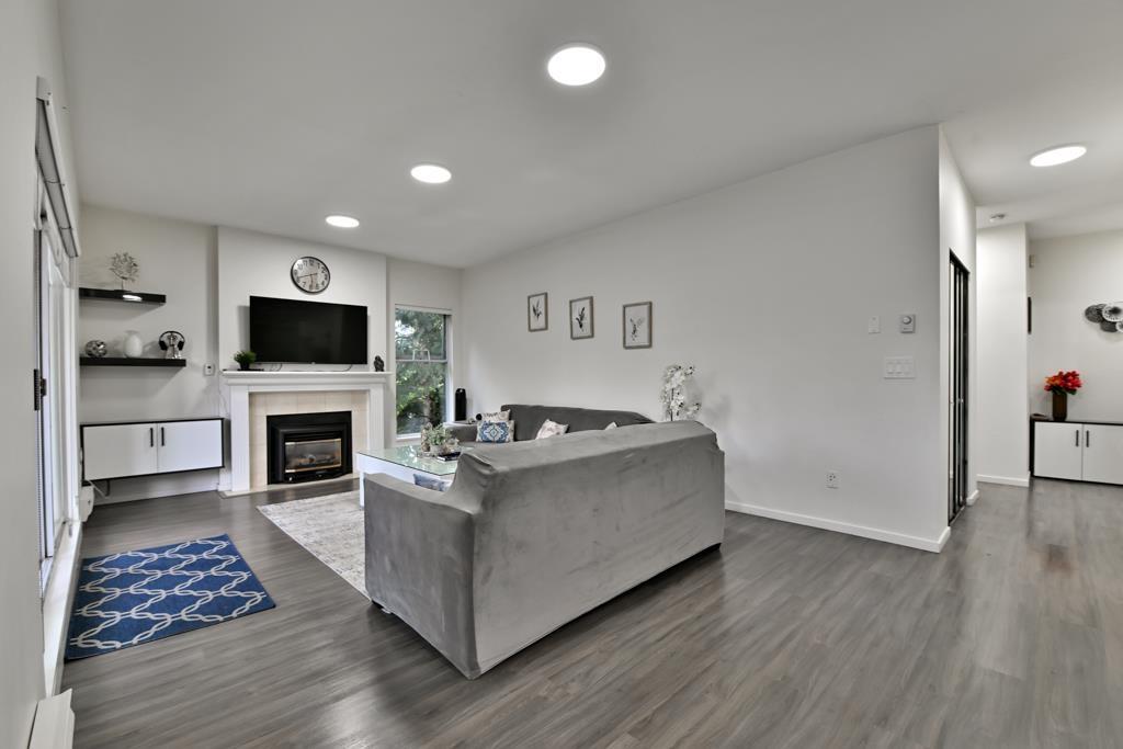 Property at 215 13918 72 AVENUE image 2
