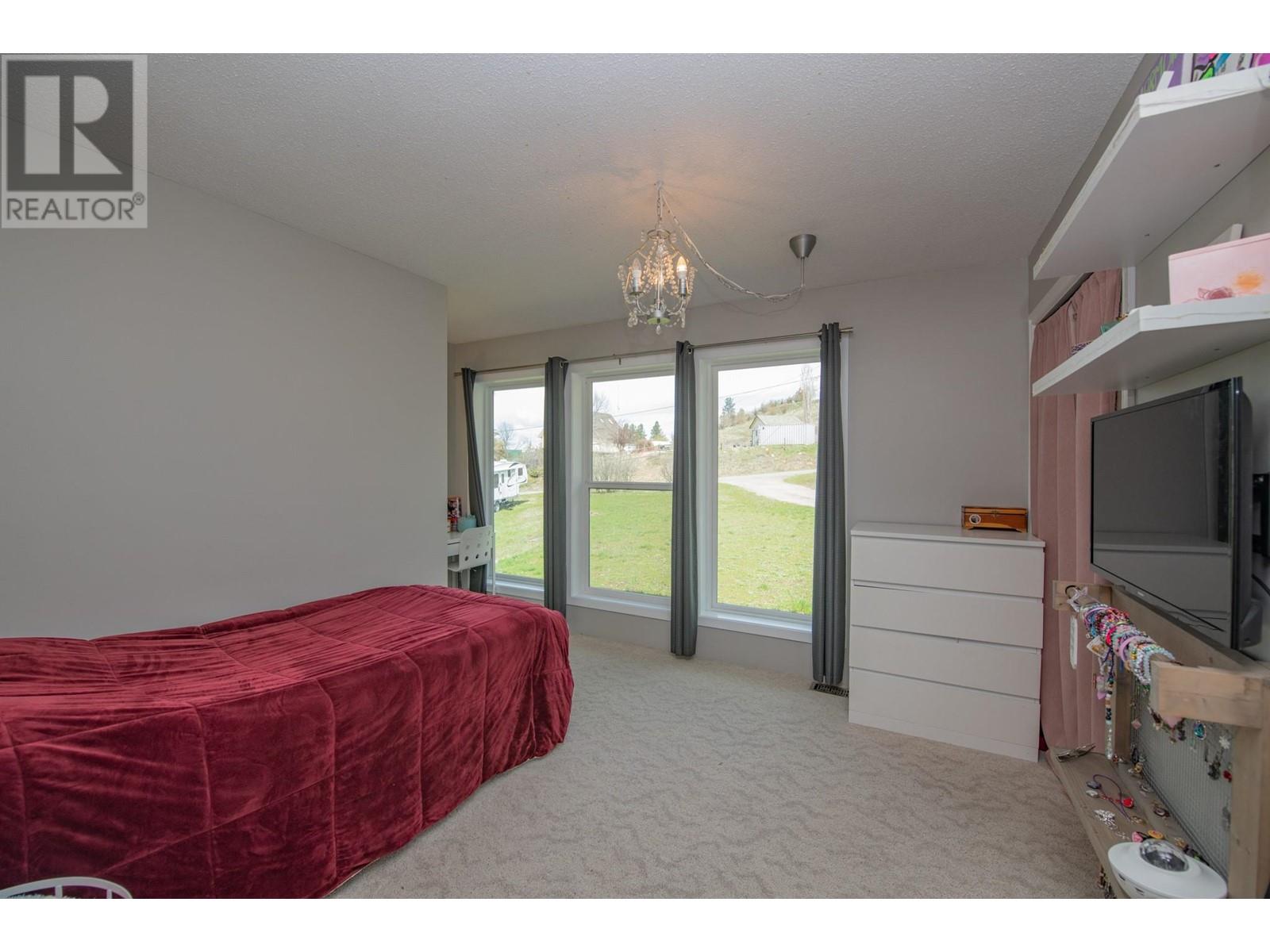 Property at 7292 Mountridge Road image 3