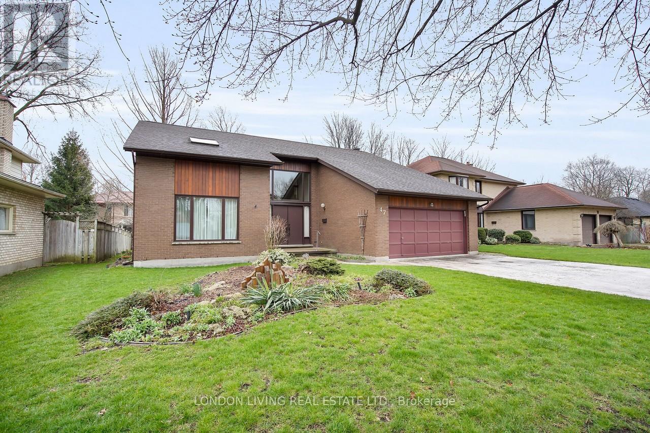 Photo 2 of 46 for 47 Deer Valley Crescent